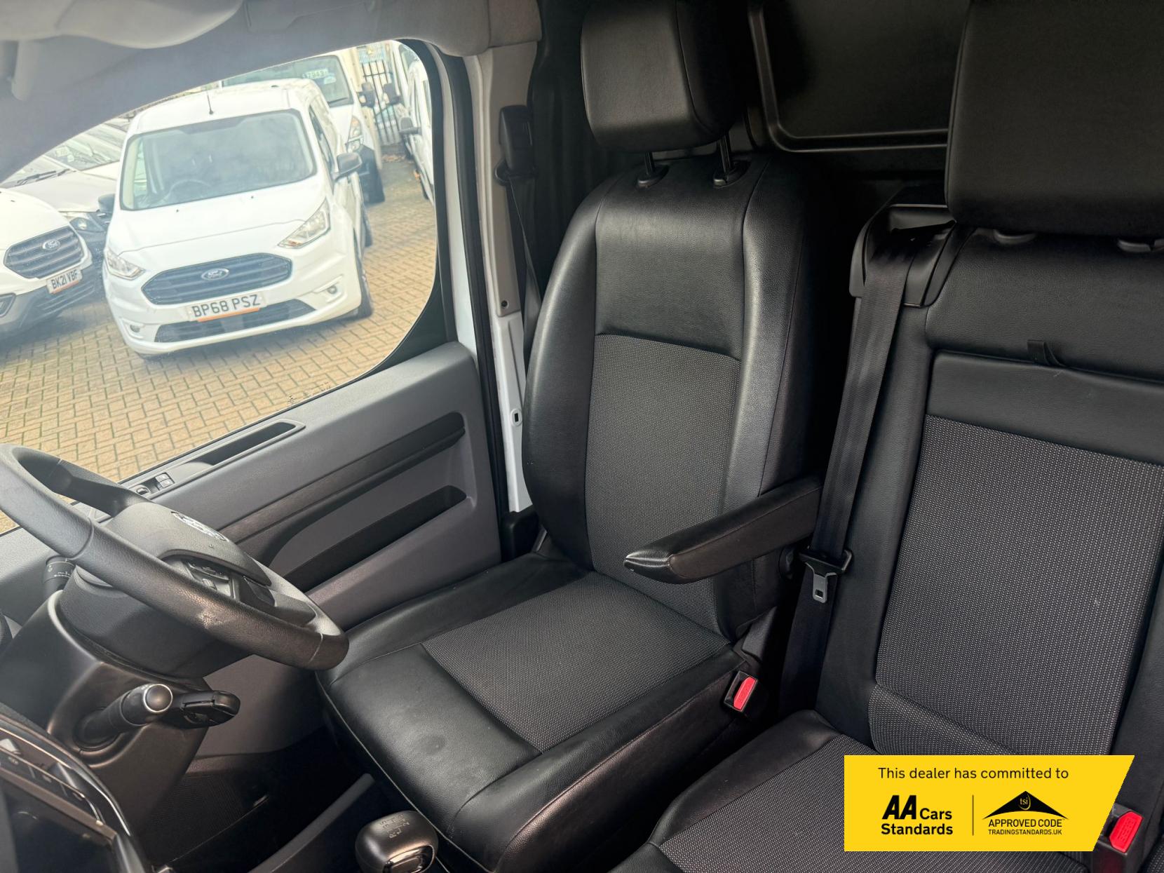 Vauxhall Vivaro 1.5 Turbo D 2900 Sportive Panel Van 5dr Diesel Manual L2 H1 Euro 6 (s/s) (100 ps)