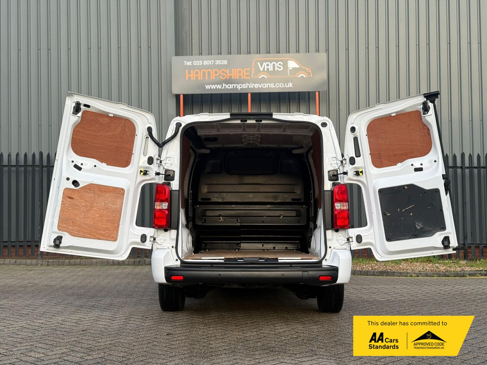 Vauxhall Vivaro 1.5 Turbo D 2900 Sportive Panel Van 5dr Diesel Manual L2 H1 Euro 6 (s/s) (100 ps)