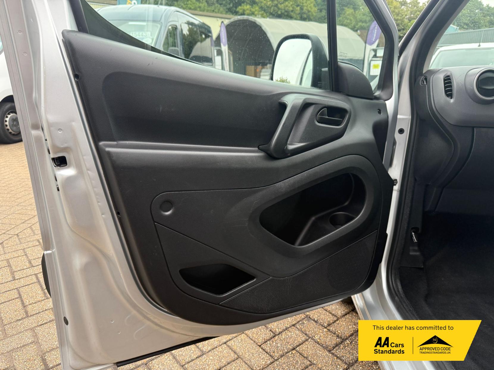 Citroen Berlingo 1.6 HDi 625 Enterprise Panel Van 5dr Diesel Manual L1 (131 g/km, 75 bhp)