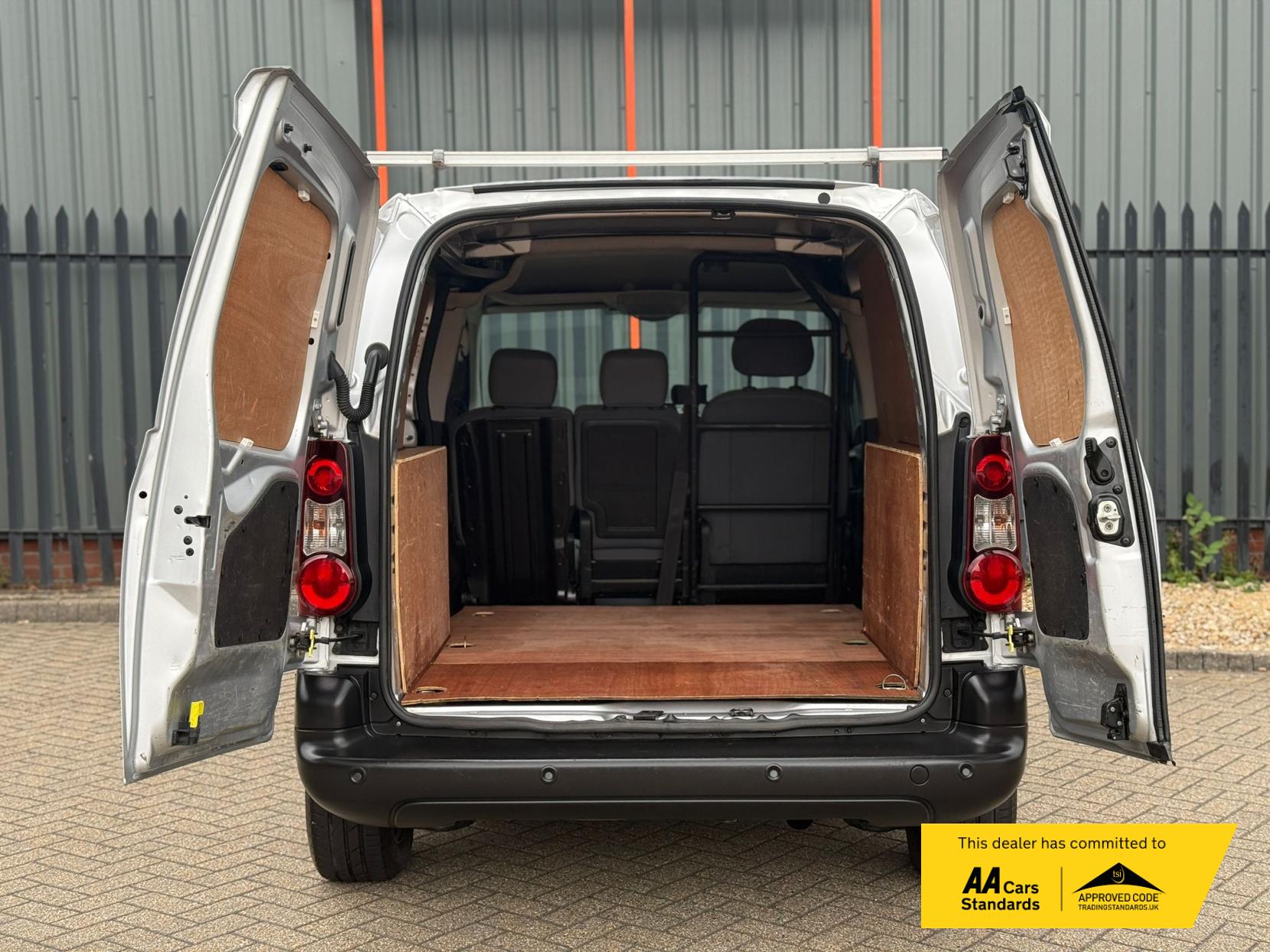 Citroen Berlingo 1.6 HDi 625 Enterprise Panel Van 5dr Diesel Manual L1 (131 g/km, 75 bhp)