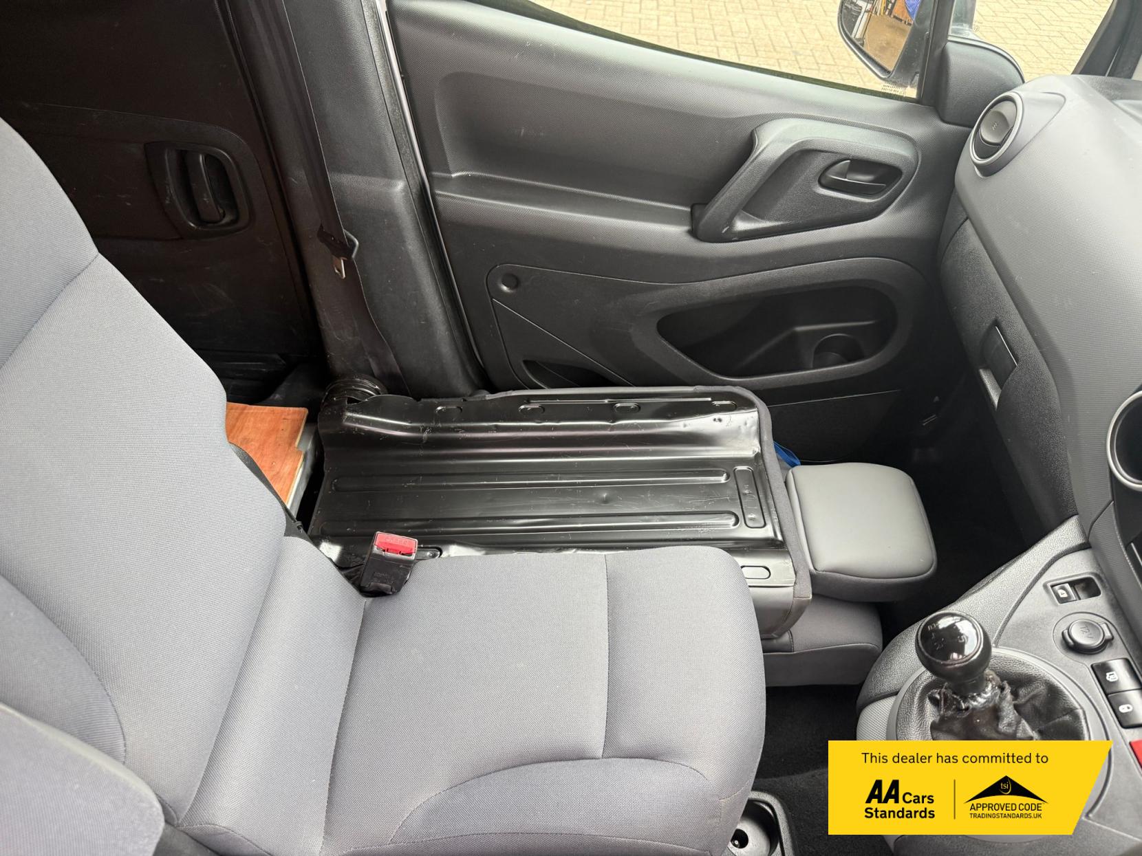 Citroen Berlingo 1.6 HDi 625 Enterprise Panel Van 5dr Diesel Manual L1 (131 g/km, 75 bhp)