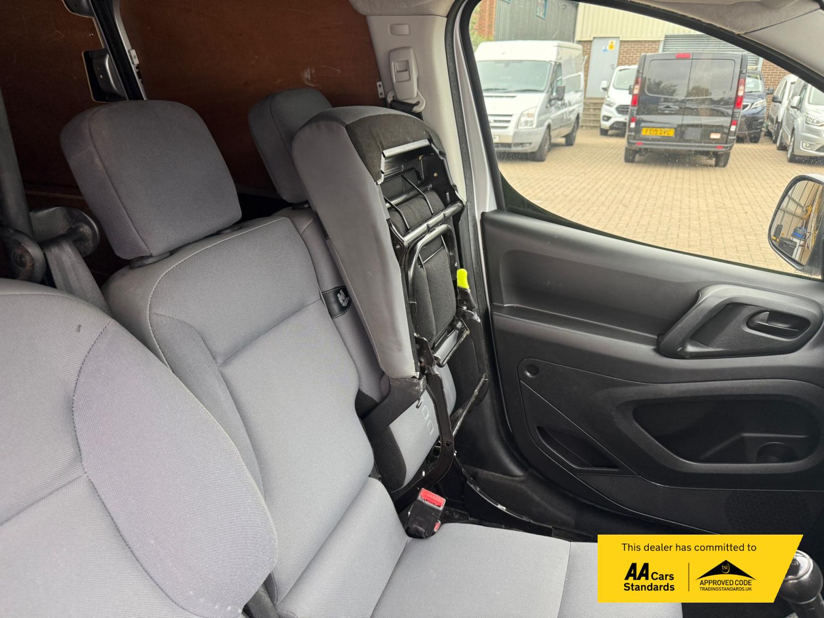 Citroen Berlingo 1.6 HDi 625 Enterprise Panel Van 5dr Diesel Manual L1 (131 g/km, 75 bhp)