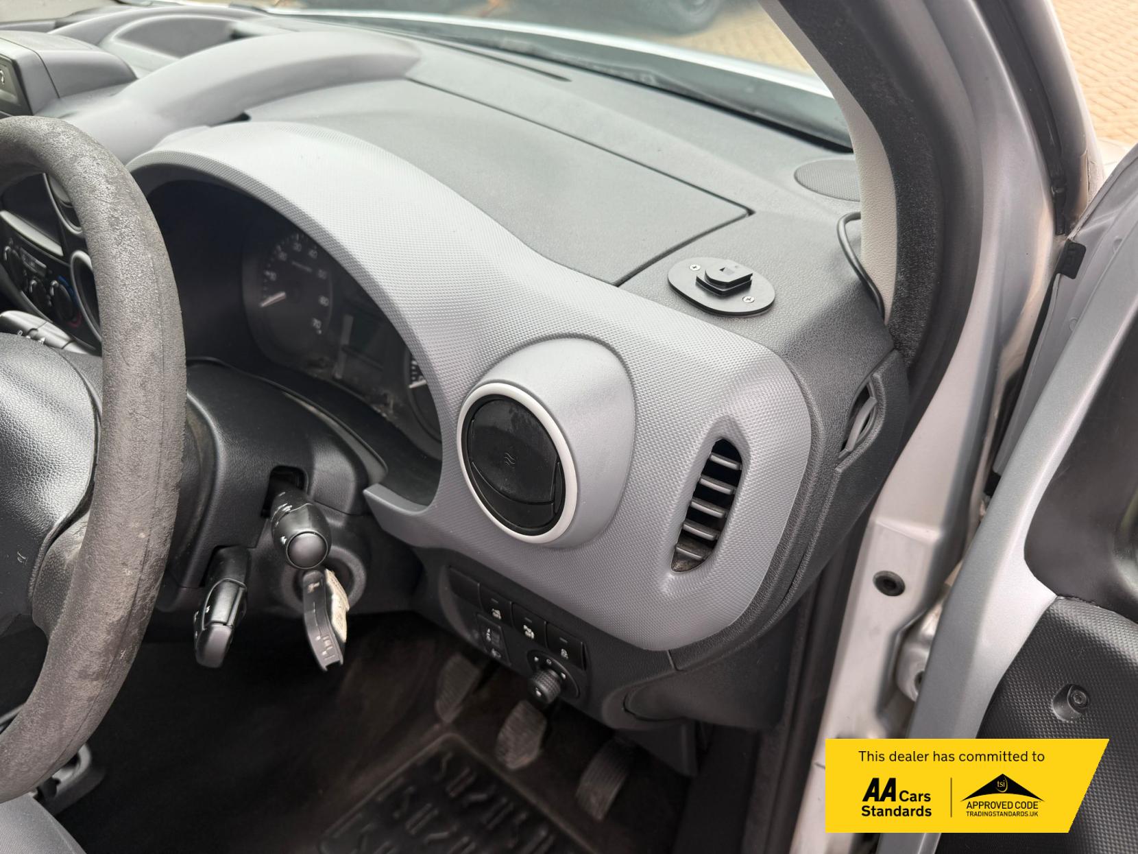 Citroen Berlingo 1.6 HDi 625 Enterprise Panel Van 5dr Diesel Manual L1 (131 g/km, 75 bhp)