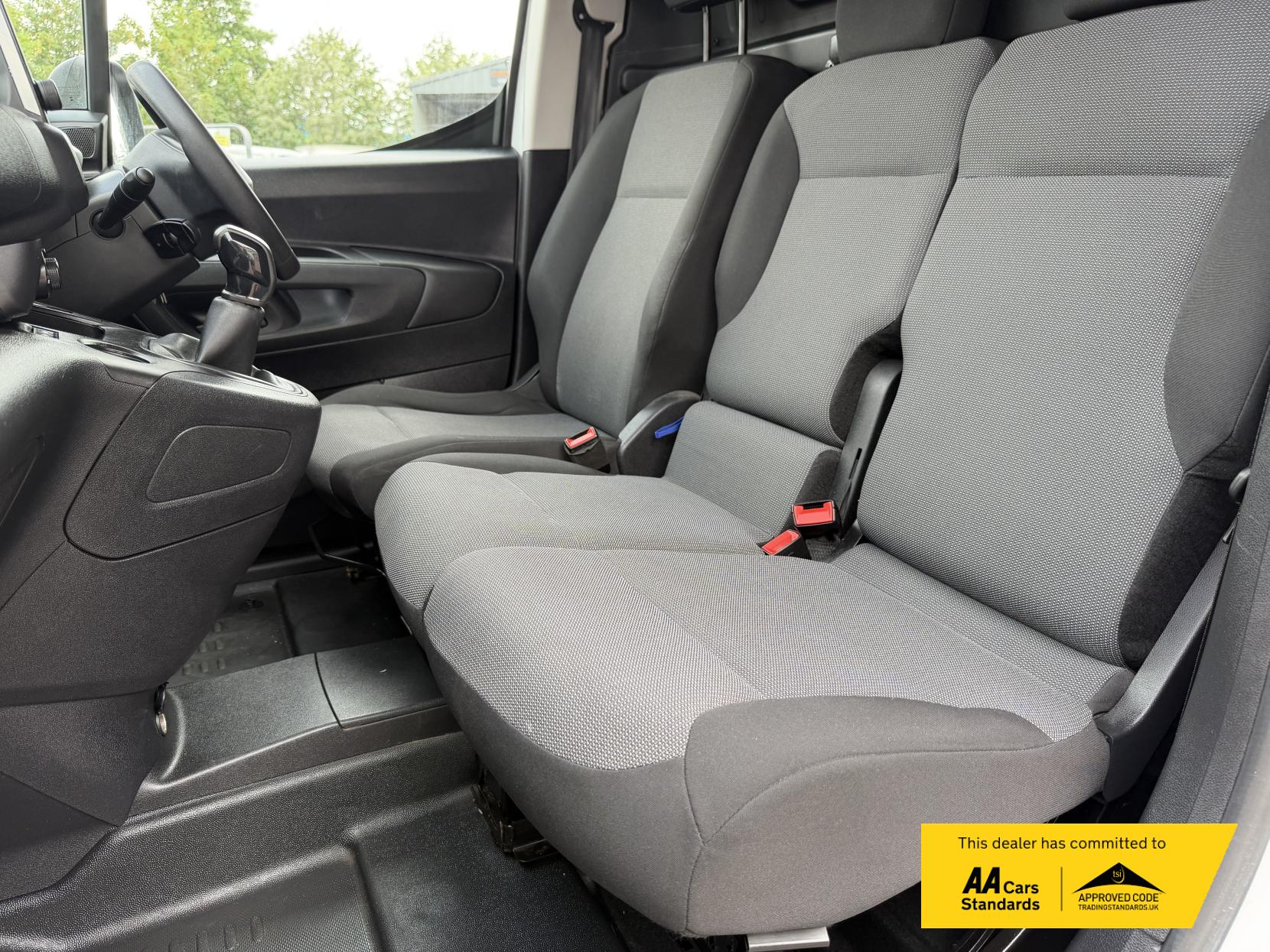 2020 Peugeot Partner 1.5 BlueHDi 1000 Professional Standard Panel Van 5dr Diesel Manual SWB Euro 6 (s/s) (100 bhp) - Thumbnail 9