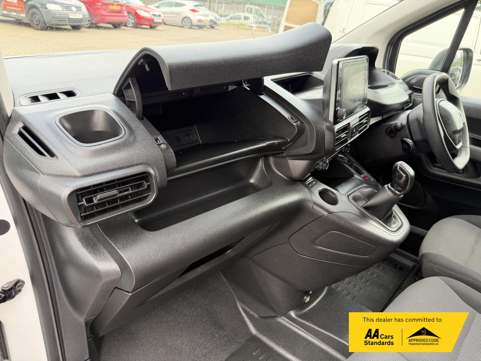 2020 Peugeot Partner 1.5 BlueHDi 1000 Professional Standard Panel Van 5dr Diesel Manual SWB Euro 6 (s/s) (100 bhp) - Thumbnail 28