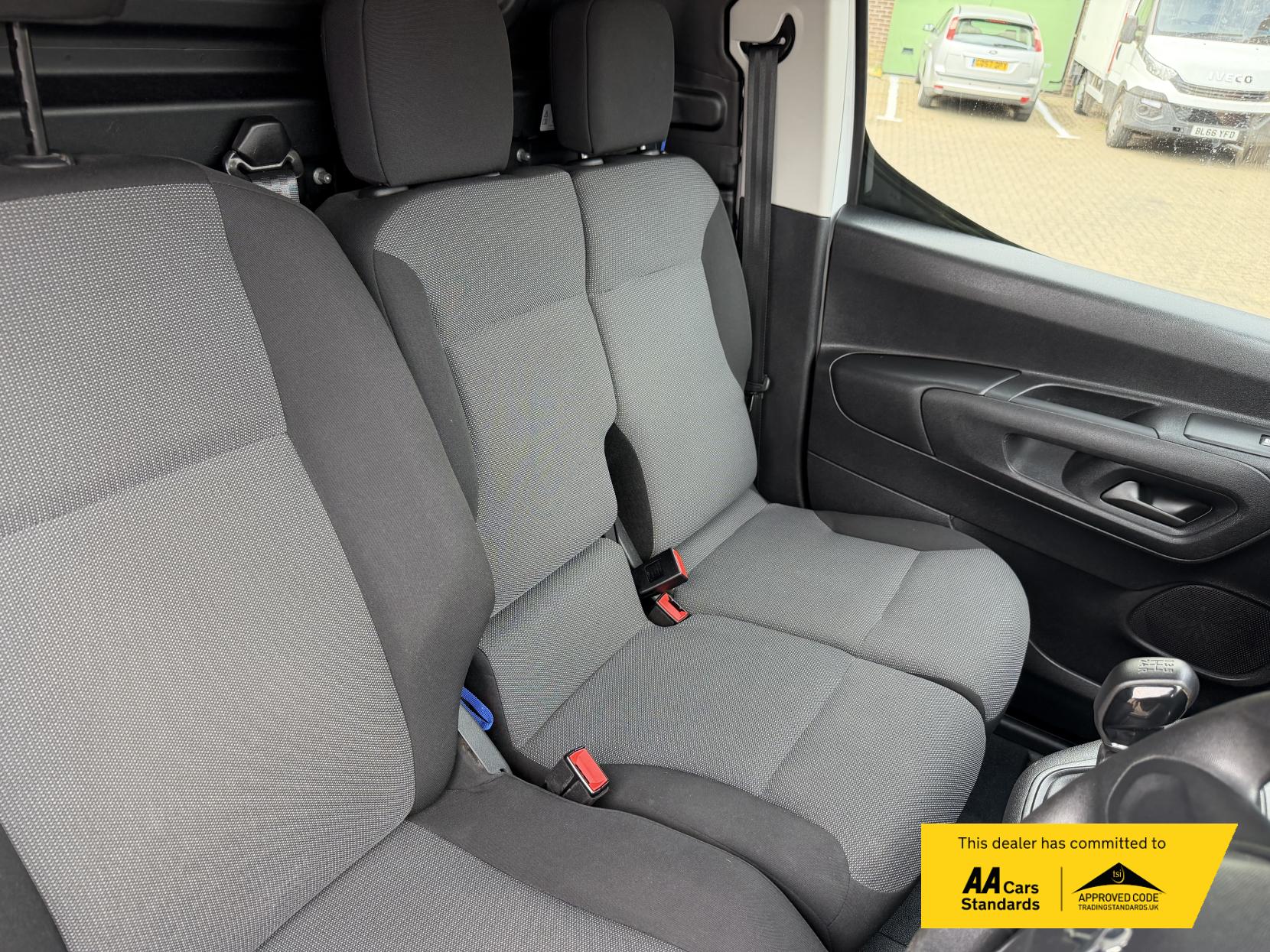 2020 Peugeot Partner 1.5 BlueHDi 1000 Professional Standard Panel Van 5dr Diesel Manual SWB Euro 6 (s/s) (100 bhp) - Thumbnail 11