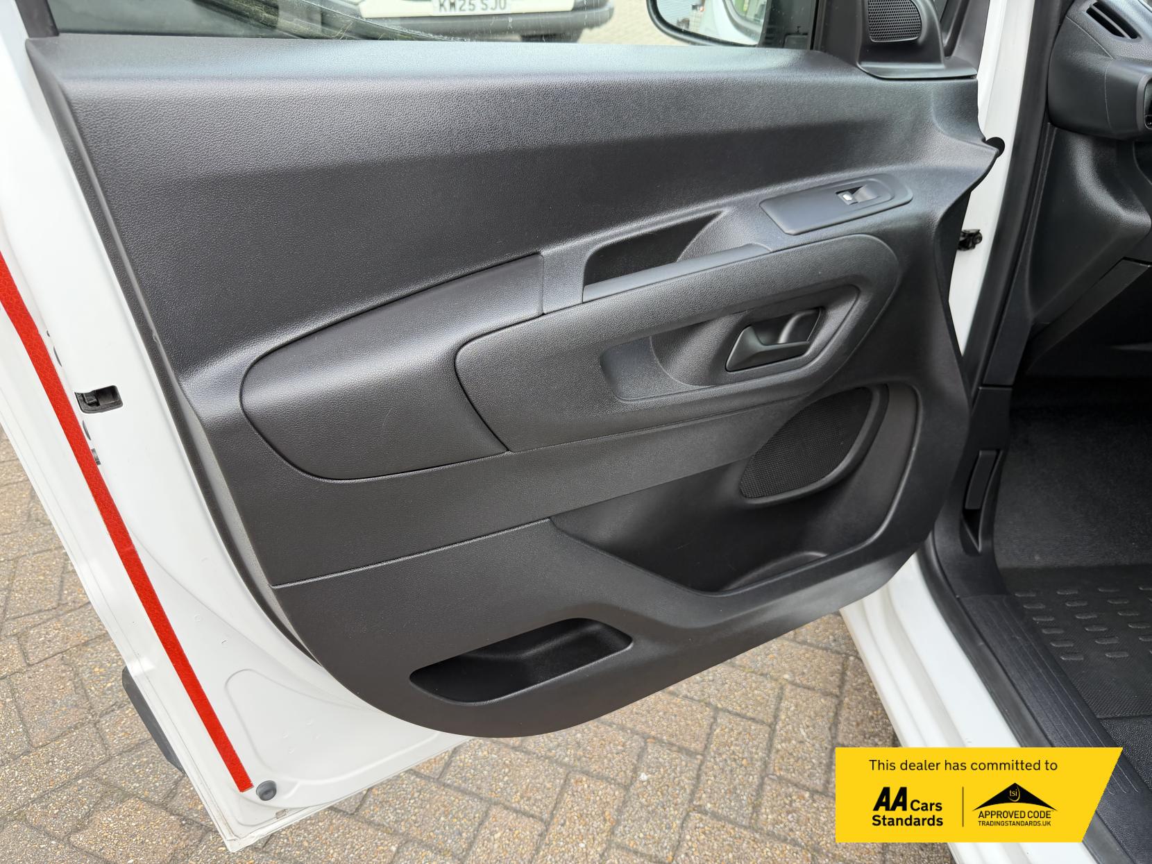2020 Peugeot Partner 1.5 BlueHDi 1000 Professional Standard Panel Van 5dr Diesel Manual SWB Euro 6 (s/s) (100 bhp) - Thumbnail 25