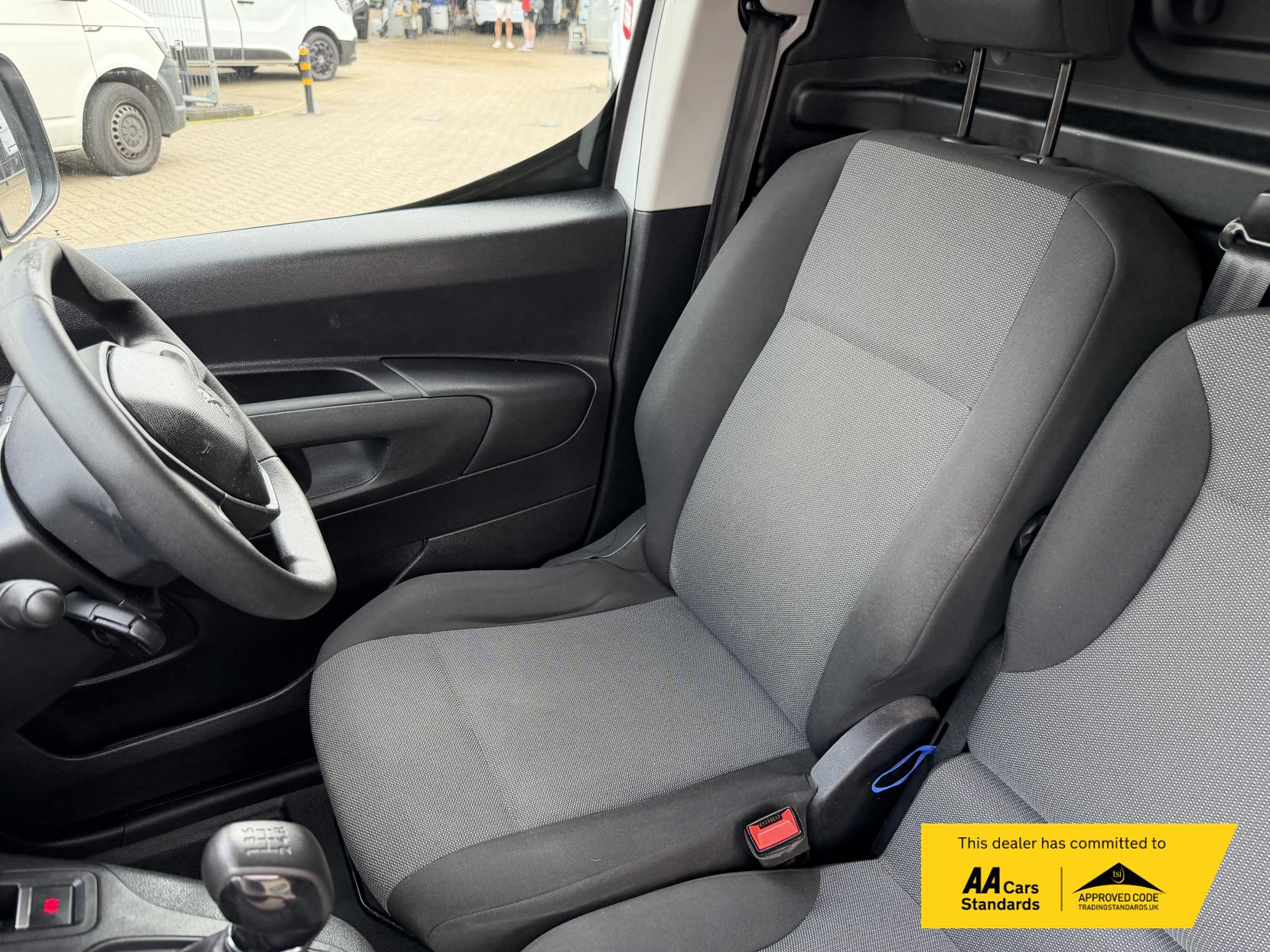2020 Peugeot Partner 1.5 BlueHDi 1000 Professional Standard Panel Van 5dr Diesel Manual SWB Euro 6 (s/s) (100 bhp) - Thumbnail 8