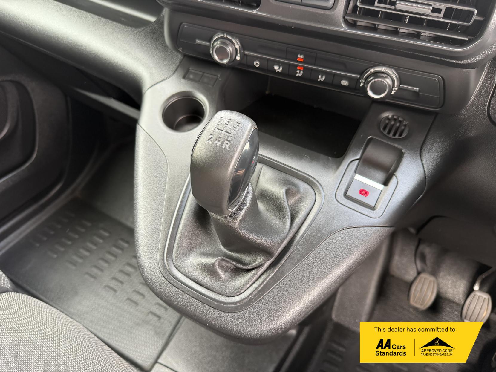2020 Peugeot Partner 1.5 BlueHDi 1000 Professional Standard Panel Van 5dr Diesel Manual SWB Euro 6 (s/s) (100 bhp) - Thumbnail 33