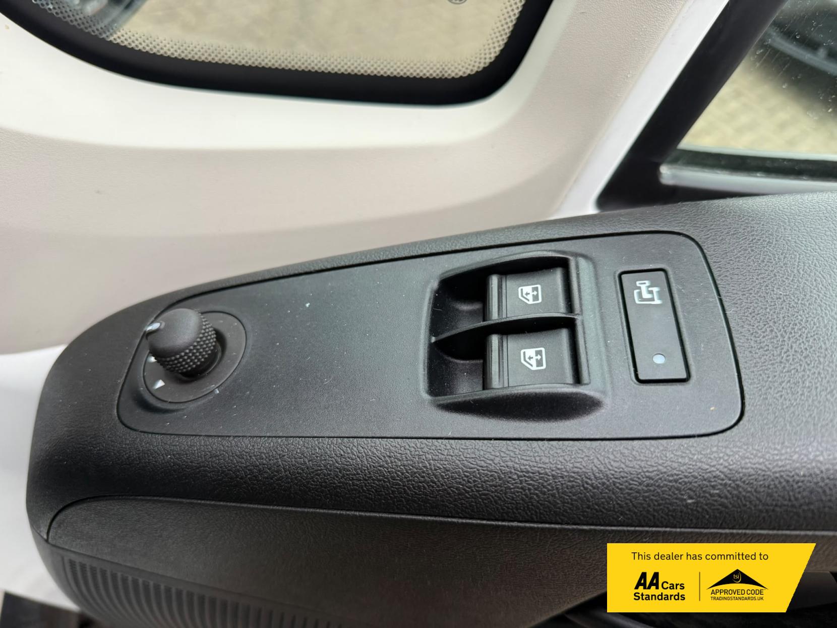 2019 Peugeot Boxer 2.2 BlueHDi 333 Professional Panel Van 5dr Diesel Manual L1 H1 Euro 6 (s/s) (120 ps) - Thumbnail 50