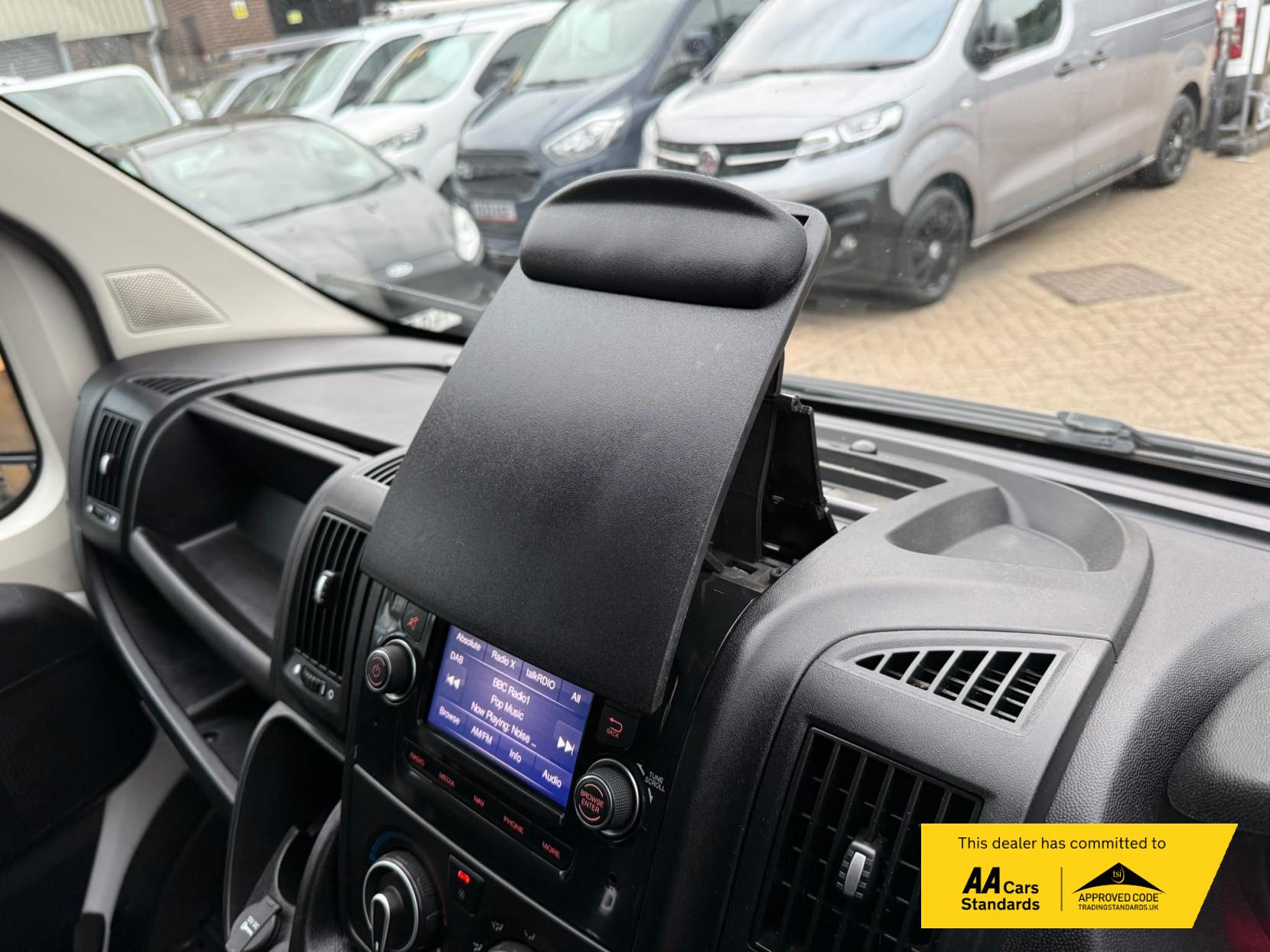 2019 Peugeot Boxer 2.2 BlueHDi 333 Professional Panel Van 5dr Diesel Manual L1 H1 Euro 6 (s/s) (120 ps) - Thumbnail 37
