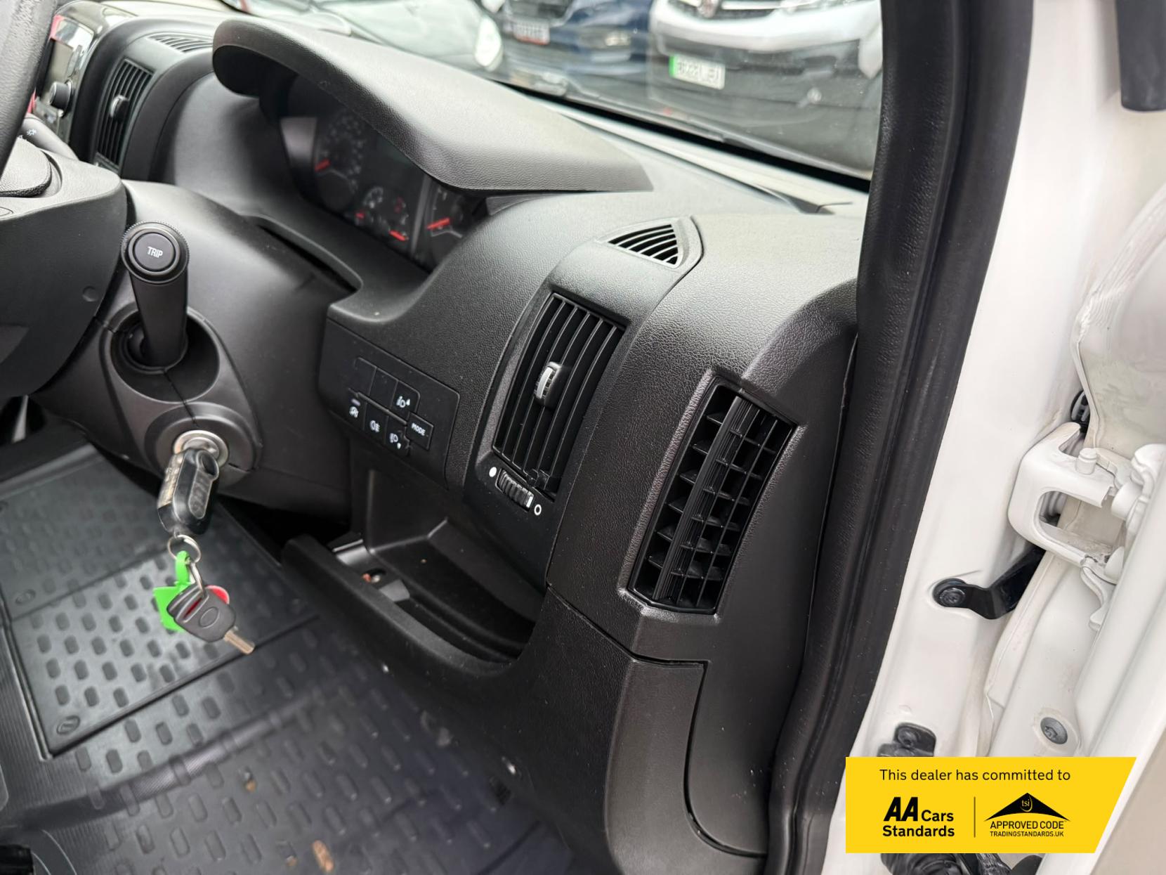 2019 Peugeot Boxer 2.2 BlueHDi 333 Professional Panel Van 5dr Diesel Manual L1 H1 Euro 6 (s/s) (120 ps) - Thumbnail 45