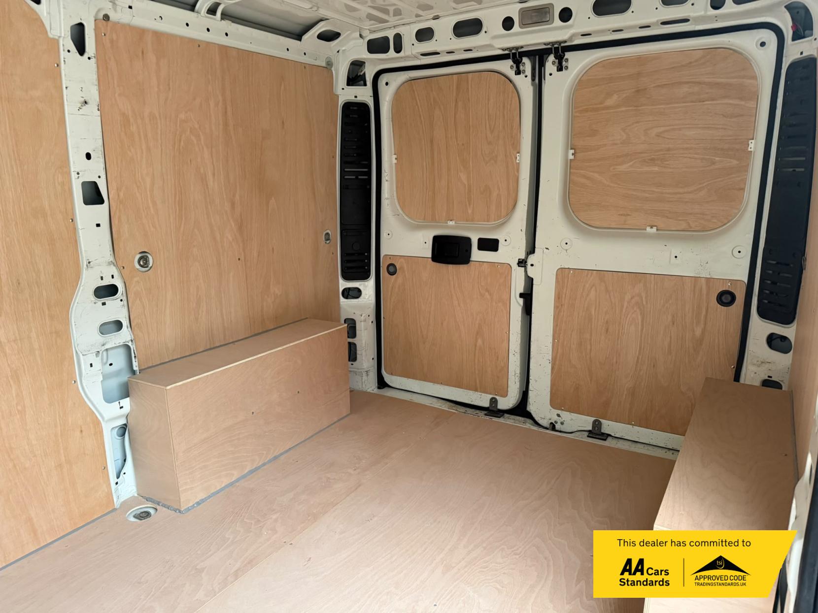 2019 Peugeot Boxer 2.2 BlueHDi 333 Professional Panel Van 5dr Diesel Manual L1 H1 Euro 6 (s/s) (120 ps) - Thumbnail 18