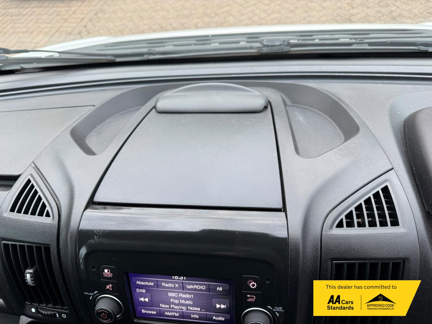 2019 Peugeot Boxer 2.2 BlueHDi 333 Professional Panel Van 5dr Diesel Manual L1 H1 Euro 6 (s/s) (120 ps) - Thumbnail 36