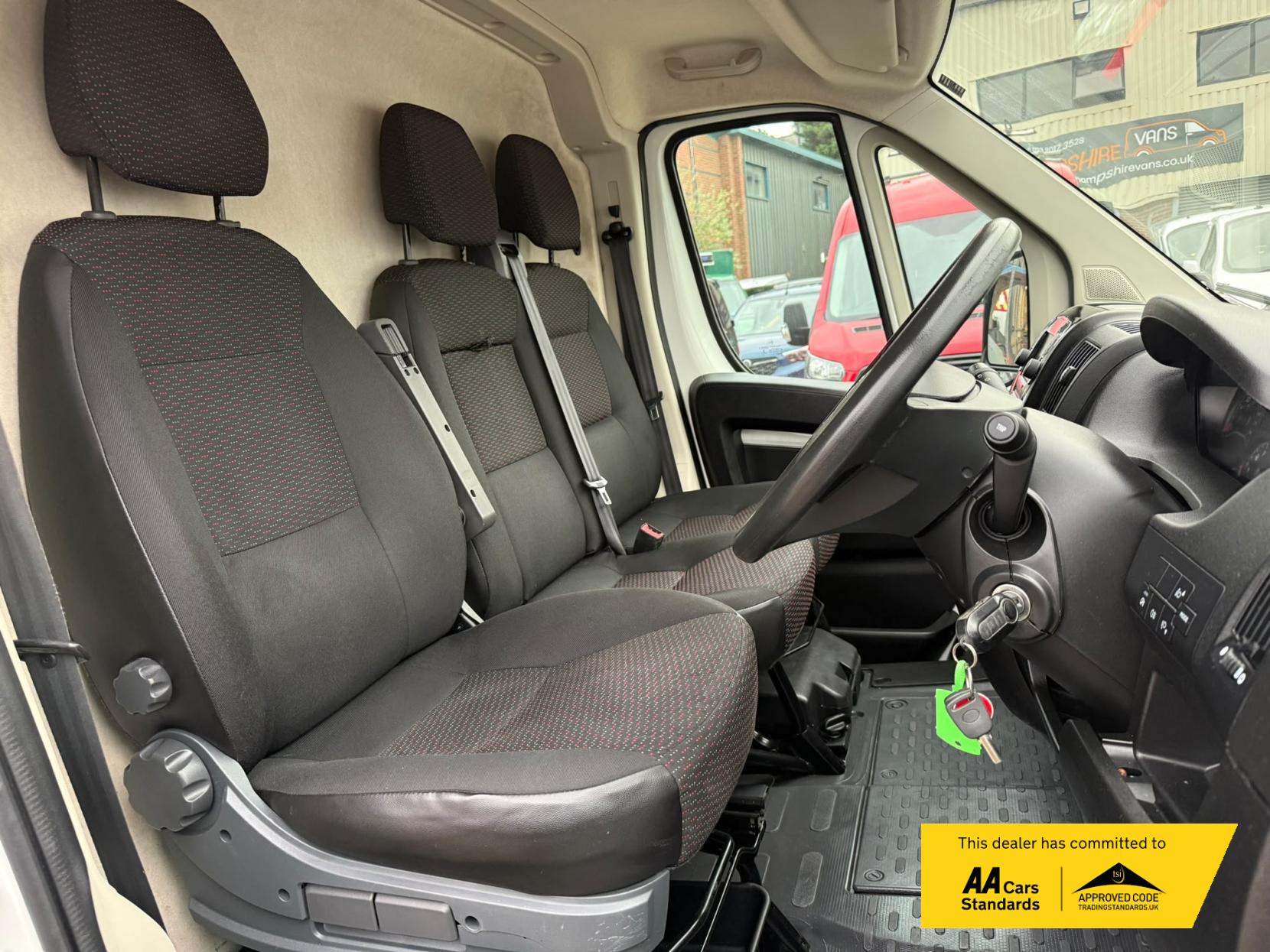 2019 Peugeot Boxer 2.2 BlueHDi 333 Professional Panel Van 5dr Diesel Manual L1 H1 Euro 6 (s/s) (120 ps) - Thumbnail 20