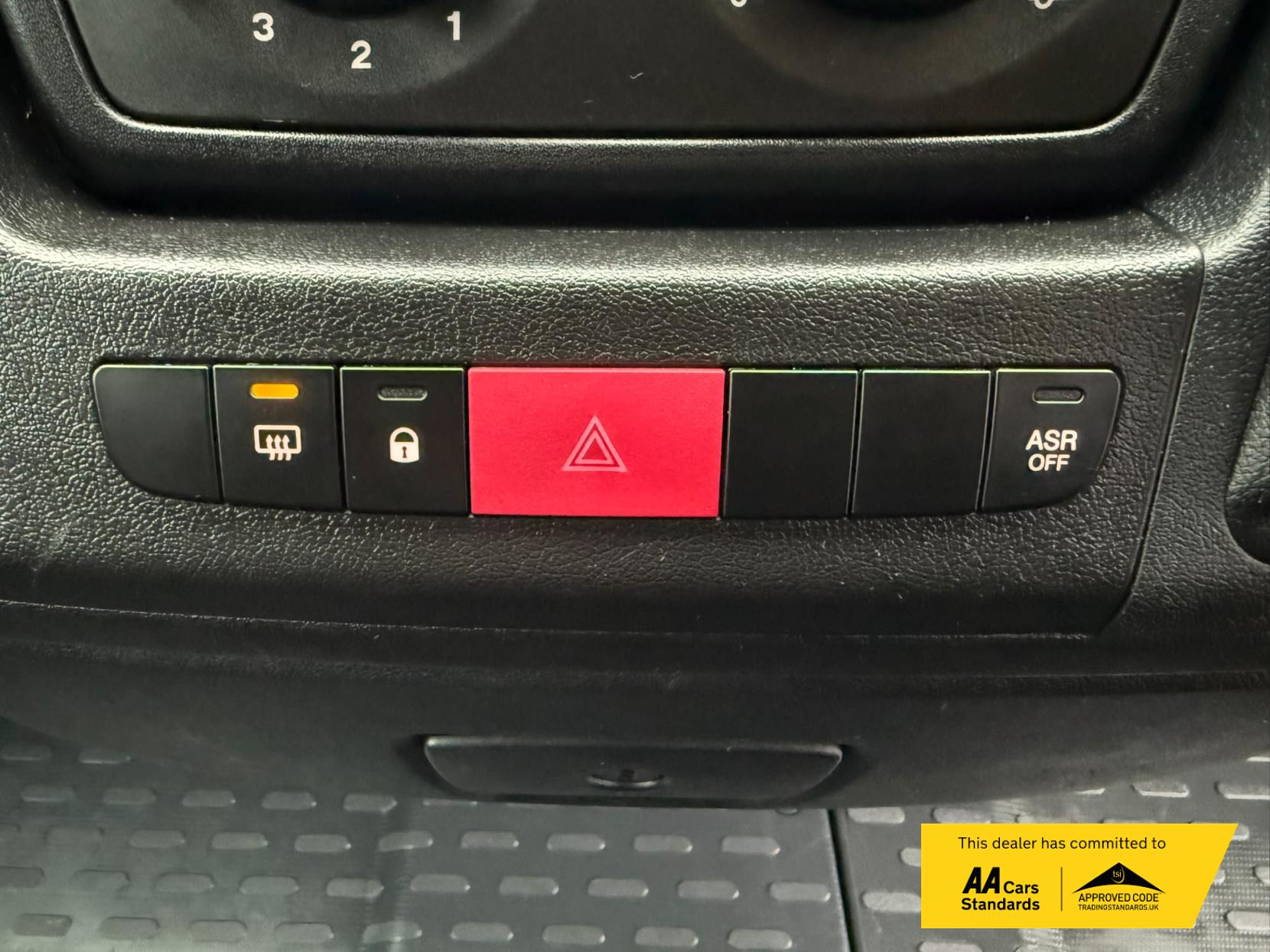 2019 Peugeot Boxer 2.2 BlueHDi 333 Professional Panel Van 5dr Diesel Manual L1 H1 Euro 6 (s/s) (120 ps) - Thumbnail 31