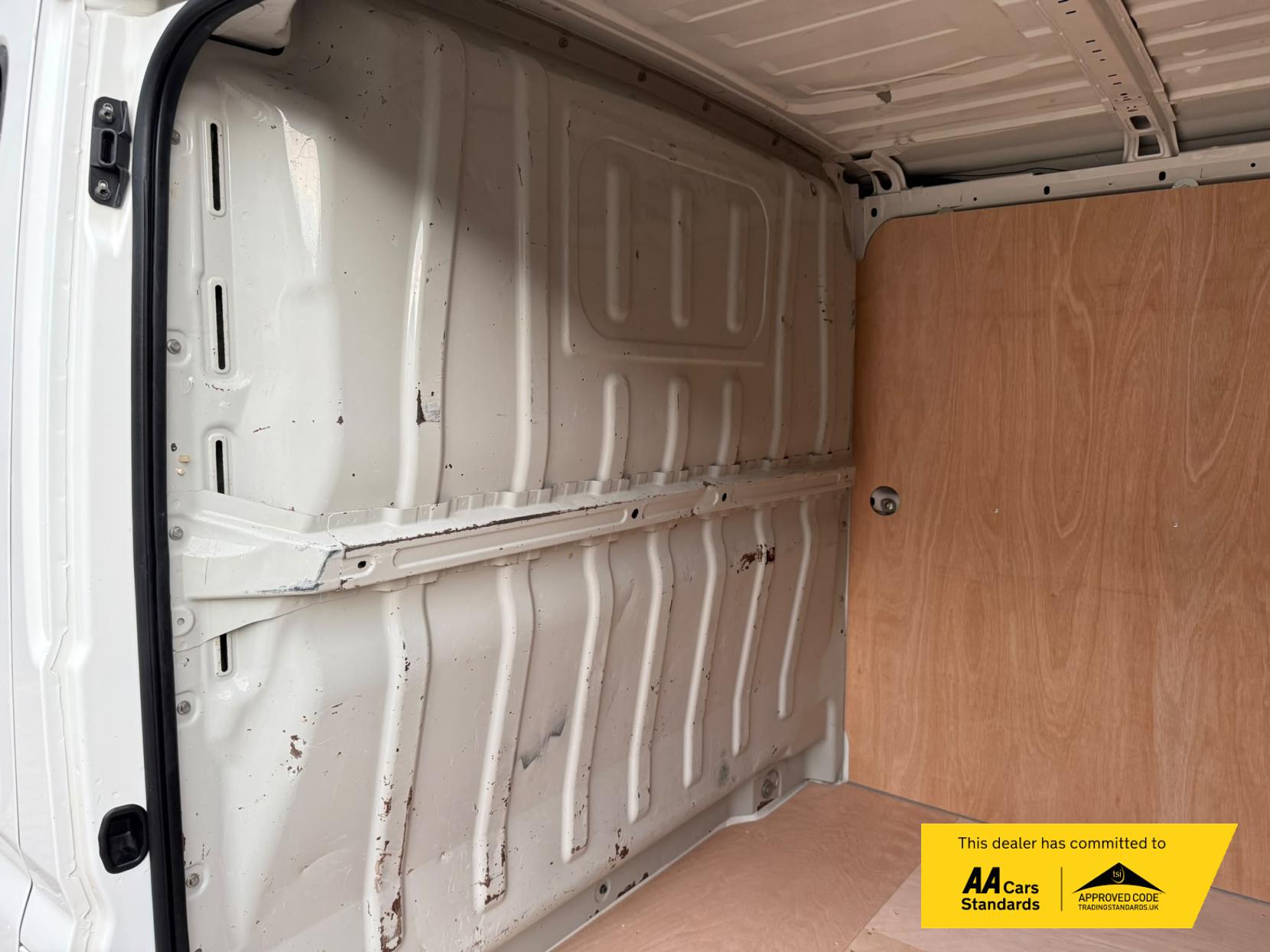 2019 Peugeot Boxer 2.2 BlueHDi 333 Professional Panel Van 5dr Diesel Manual L1 H1 Euro 6 (s/s) (120 ps) - Thumbnail 17