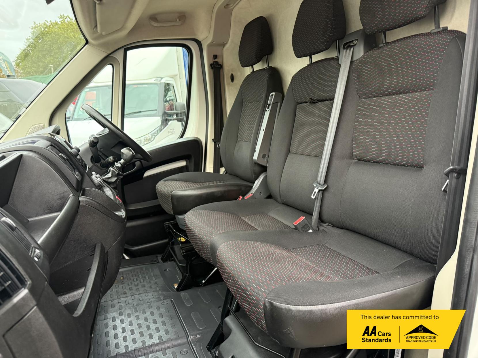 2019 Peugeot Boxer 2.2 BlueHDi 333 Professional Panel Van 5dr Diesel Manual L1 H1 Euro 6 (s/s) (120 ps) - Thumbnail 23