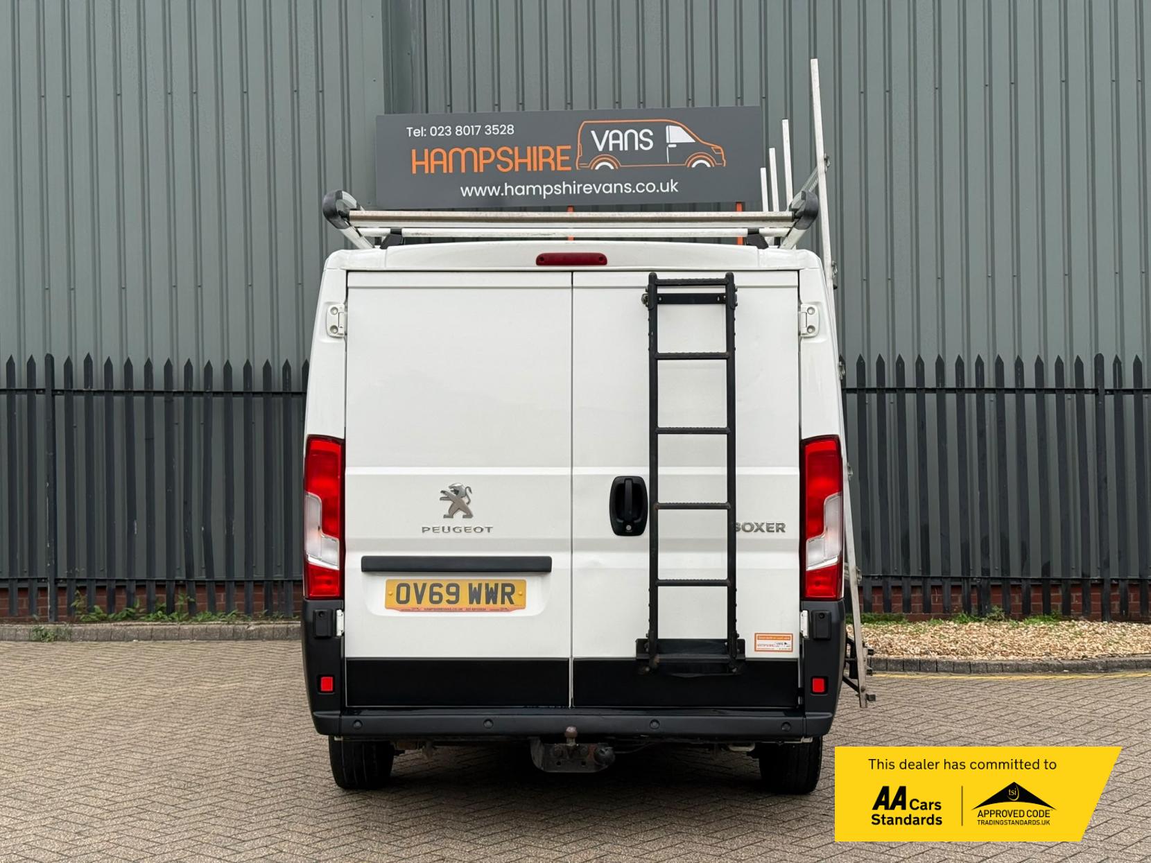 2019 Peugeot Boxer 2.2 BlueHDi 333 Professional Panel Van 5dr Diesel Manual L1 H1 Euro 6 (s/s) (120 ps) - Thumbnail 11