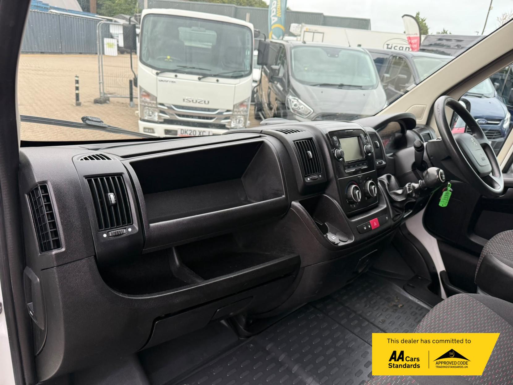 2019 Peugeot Boxer 2.2 BlueHDi 333 Professional Panel Van 5dr Diesel Manual L1 H1 Euro 6 (s/s) (120 ps) - Thumbnail 26