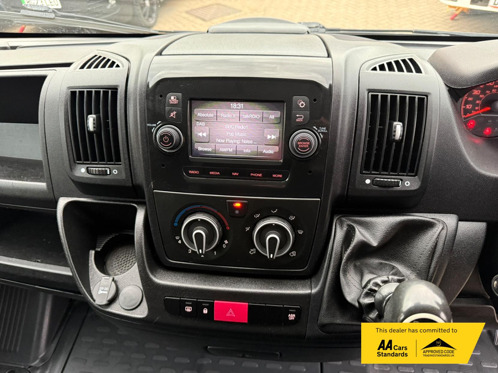 2019 Peugeot Boxer 2.2 BlueHDi 333 Professional Panel Van 5dr Diesel Manual L1 H1 Euro 6 (s/s) (120 ps) - Thumbnail 28