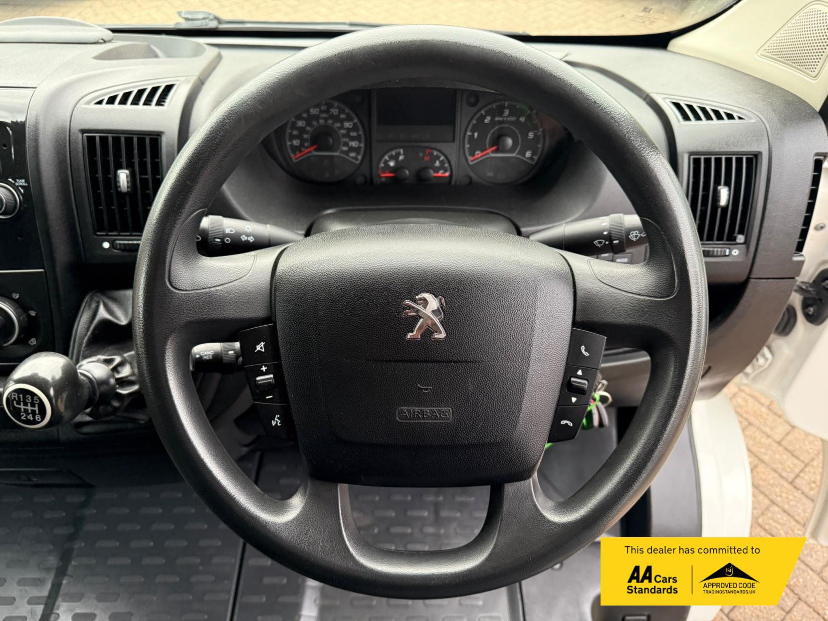 2019 Peugeot Boxer 2.2 BlueHDi 333 Professional Panel Van 5dr Diesel Manual L1 H1 Euro 6 (s/s) (120 ps) - Thumbnail 40