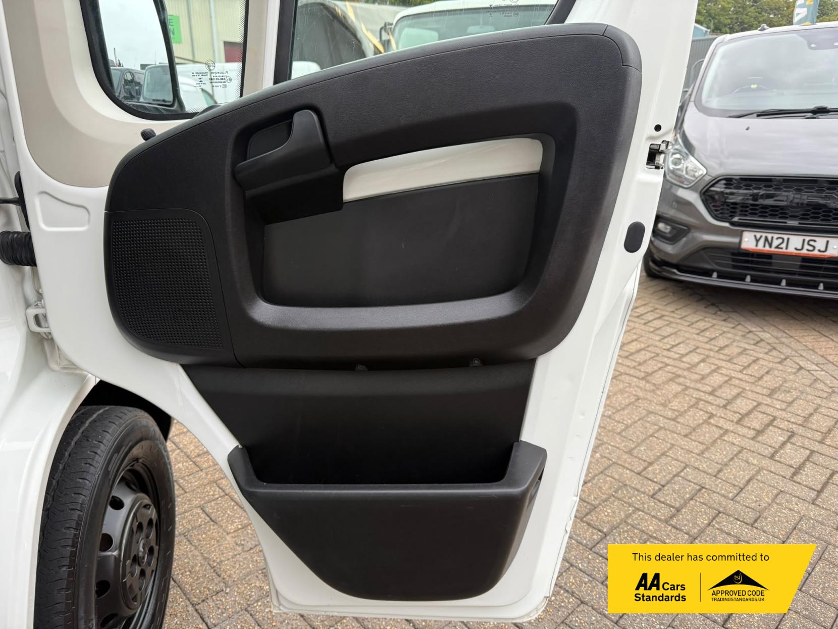 2019 Peugeot Boxer 2.2 BlueHDi 333 Professional Panel Van 5dr Diesel Manual L1 H1 Euro 6 (s/s) (120 ps) - Thumbnail 51