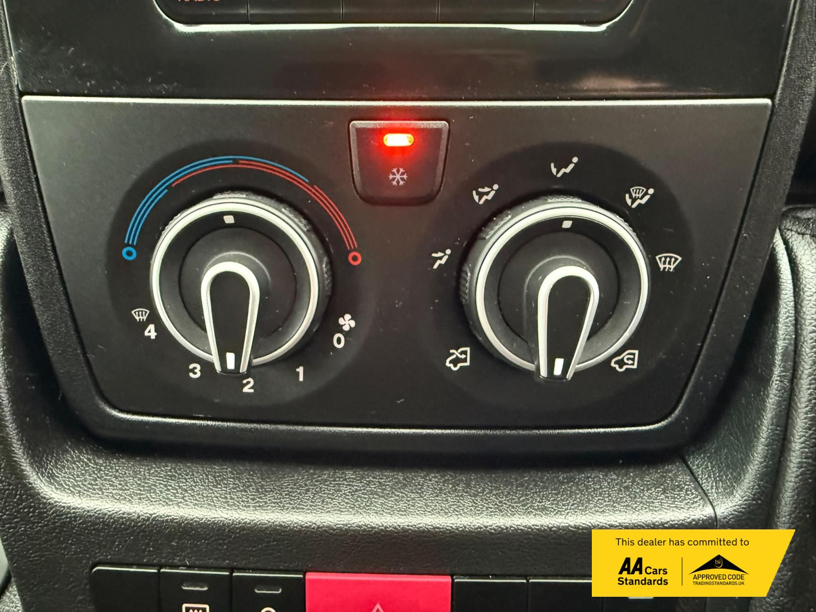 2019 Peugeot Boxer 2.2 BlueHDi 333 Professional Panel Van 5dr Diesel Manual L1 H1 Euro 6 (s/s) (120 ps) - Thumbnail 30