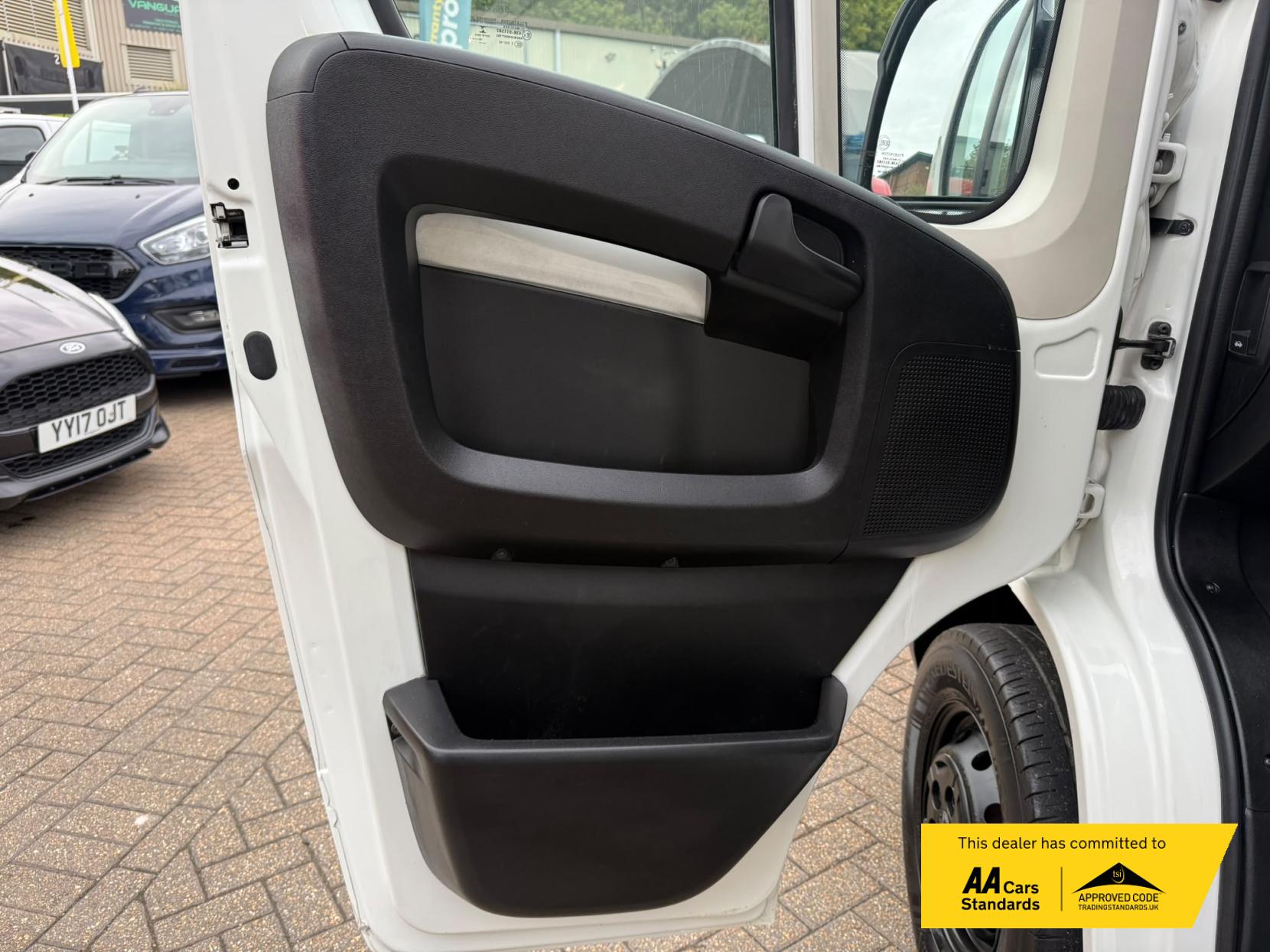 2019 Peugeot Boxer 2.2 BlueHDi 333 Professional Panel Van 5dr Diesel Manual L1 H1 Euro 6 (s/s) (120 ps) - Thumbnail 24