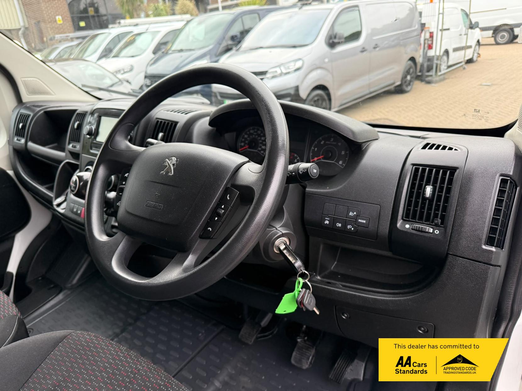 2019 Peugeot Boxer 2.2 BlueHDi 333 Professional Panel Van 5dr Diesel Manual L1 H1 Euro 6 (s/s) (120 ps) - Thumbnail 48