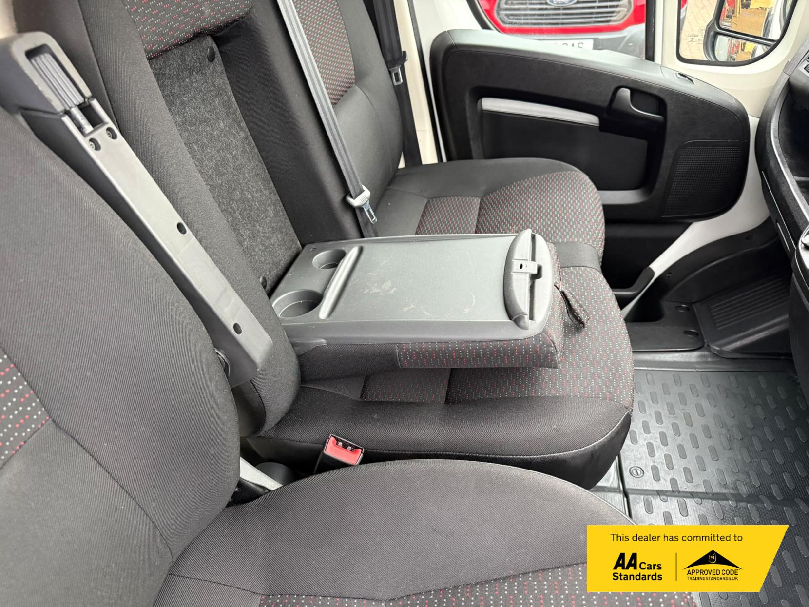 2019 Peugeot Boxer 2.2 BlueHDi 333 Professional Panel Van 5dr Diesel Manual L1 H1 Euro 6 (s/s) (120 ps) - Thumbnail 22