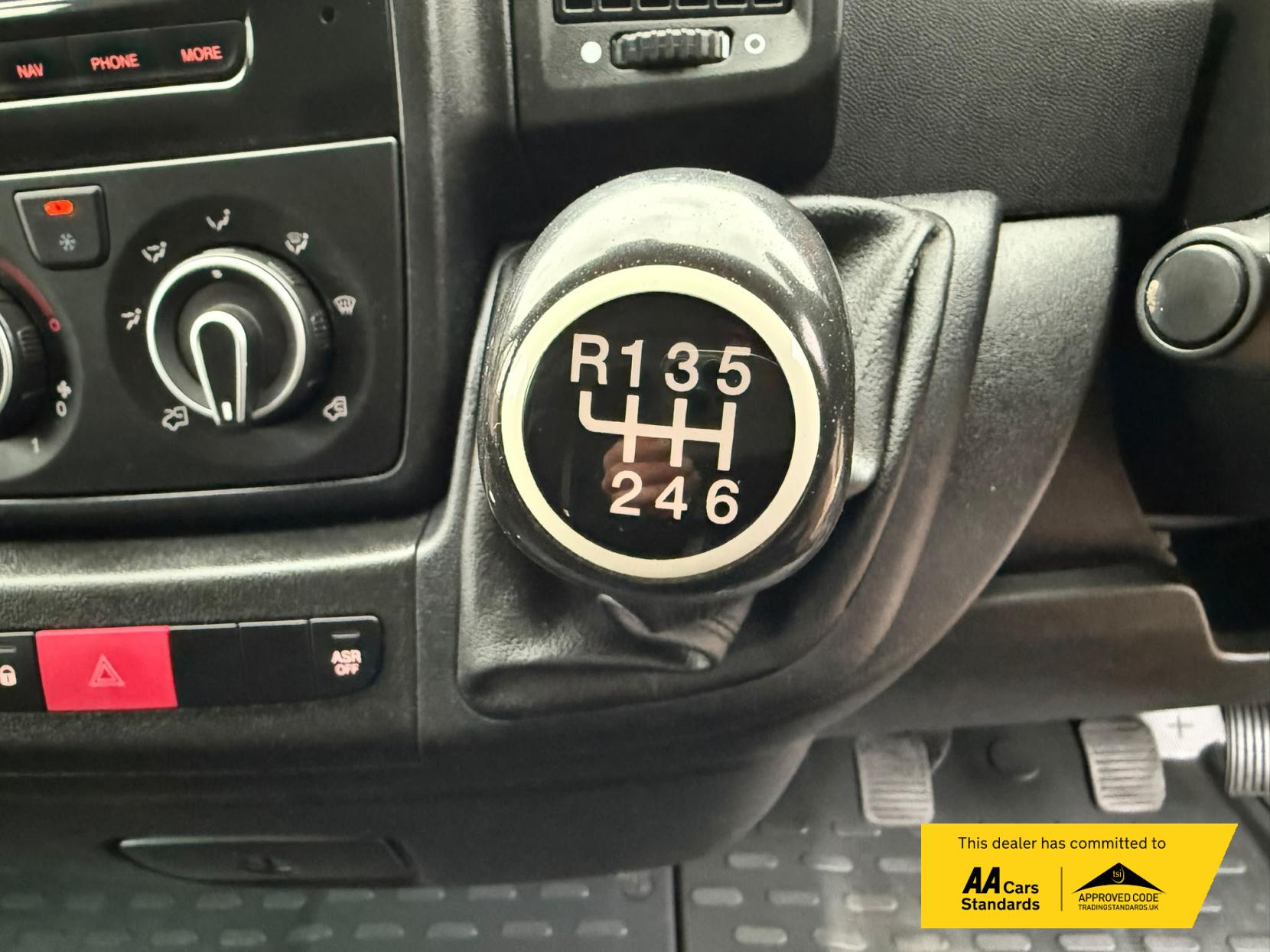 2019 Peugeot Boxer 2.2 BlueHDi 333 Professional Panel Van 5dr Diesel Manual L1 H1 Euro 6 (s/s) (120 ps) - Thumbnail 34