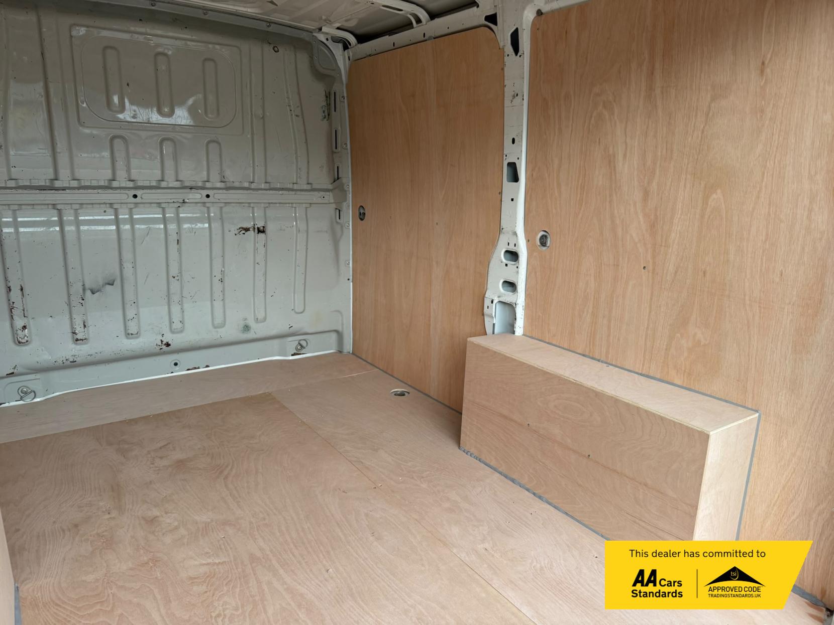 2019 Peugeot Boxer 2.2 BlueHDi 333 Professional Panel Van 5dr Diesel Manual L1 H1 Euro 6 (s/s) (120 ps) - Thumbnail 16