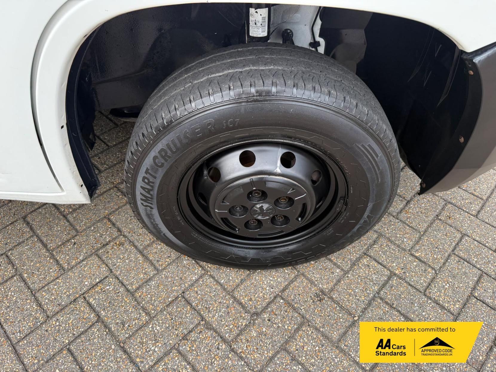 2019 Peugeot Boxer 2.2 BlueHDi 333 Professional Panel Van 5dr Diesel Manual L1 H1 Euro 6 (s/s) (120 ps) - Thumbnail 54