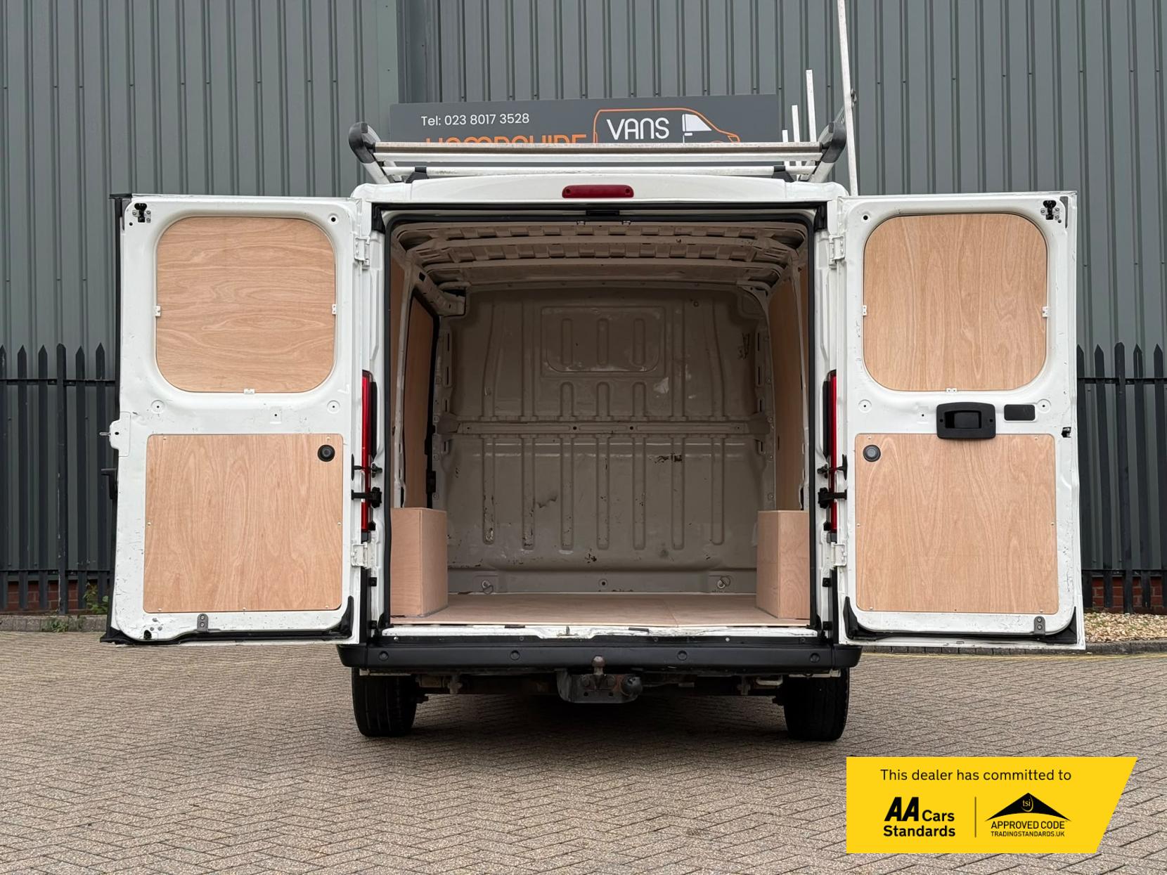 2019 Peugeot Boxer 2.2 BlueHDi 333 Professional Panel Van 5dr Diesel Manual L1 H1 Euro 6 (s/s) (120 ps) - Thumbnail 13