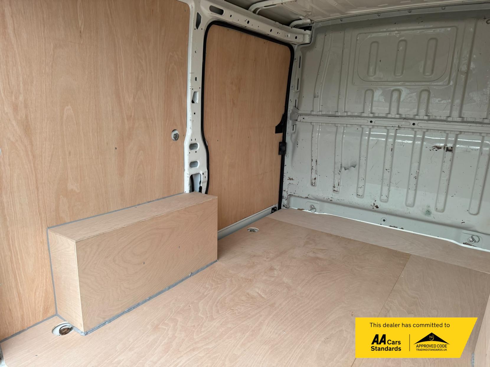 2019 Peugeot Boxer 2.2 BlueHDi 333 Professional Panel Van 5dr Diesel Manual L1 H1 Euro 6 (s/s) (120 ps) - Thumbnail 14