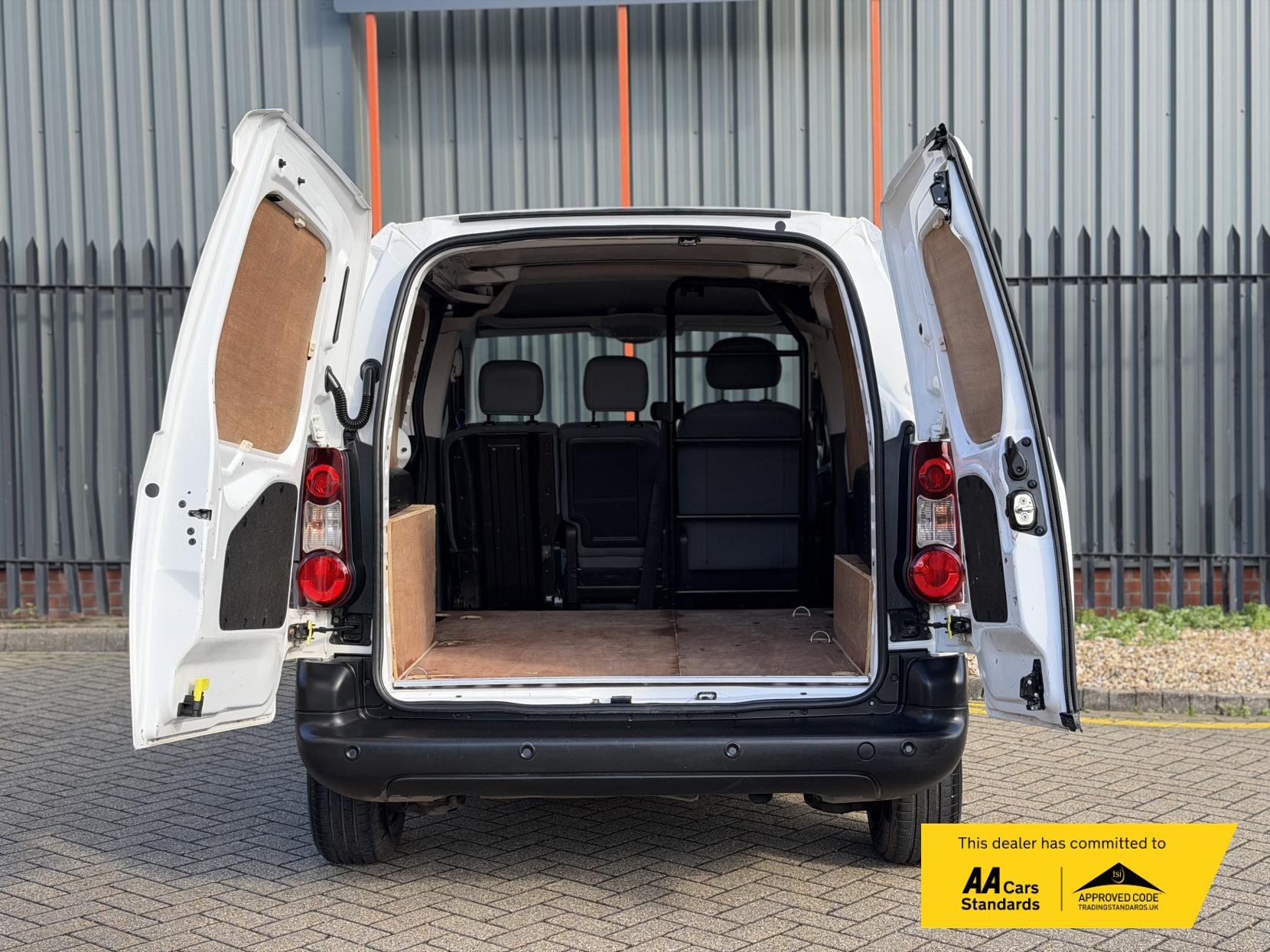 Citroen Berlingo 1.6 HDi 625 Enterprise Panel Van 5dr Diesel Manual L1 (131 g/km, 75 bhp)