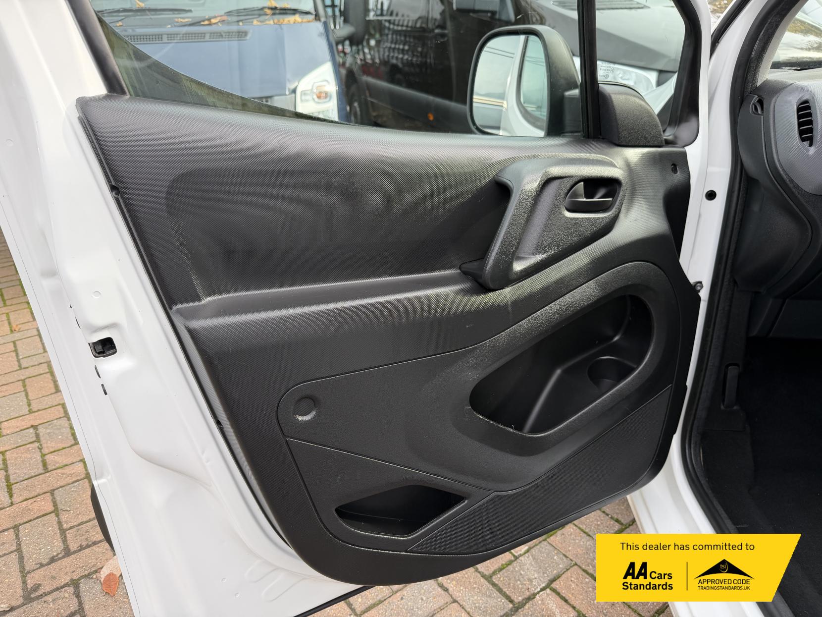 Citroen Berlingo 1.6 HDi 625 Enterprise Panel Van 5dr Diesel Manual L1 (131 g/km, 75 bhp)