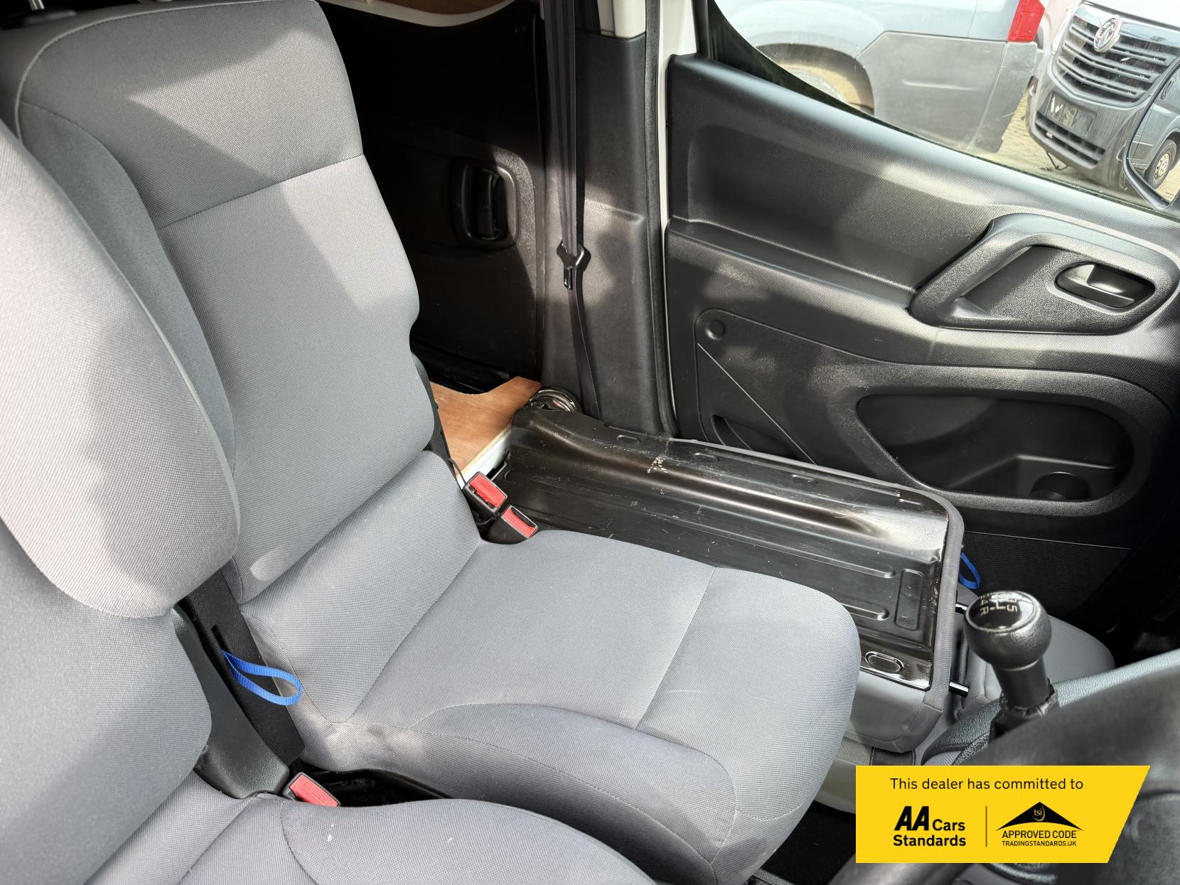 Citroen Berlingo 1.6 HDi 625 Enterprise Panel Van 5dr Diesel Manual L1 (131 g/km, 75 bhp)