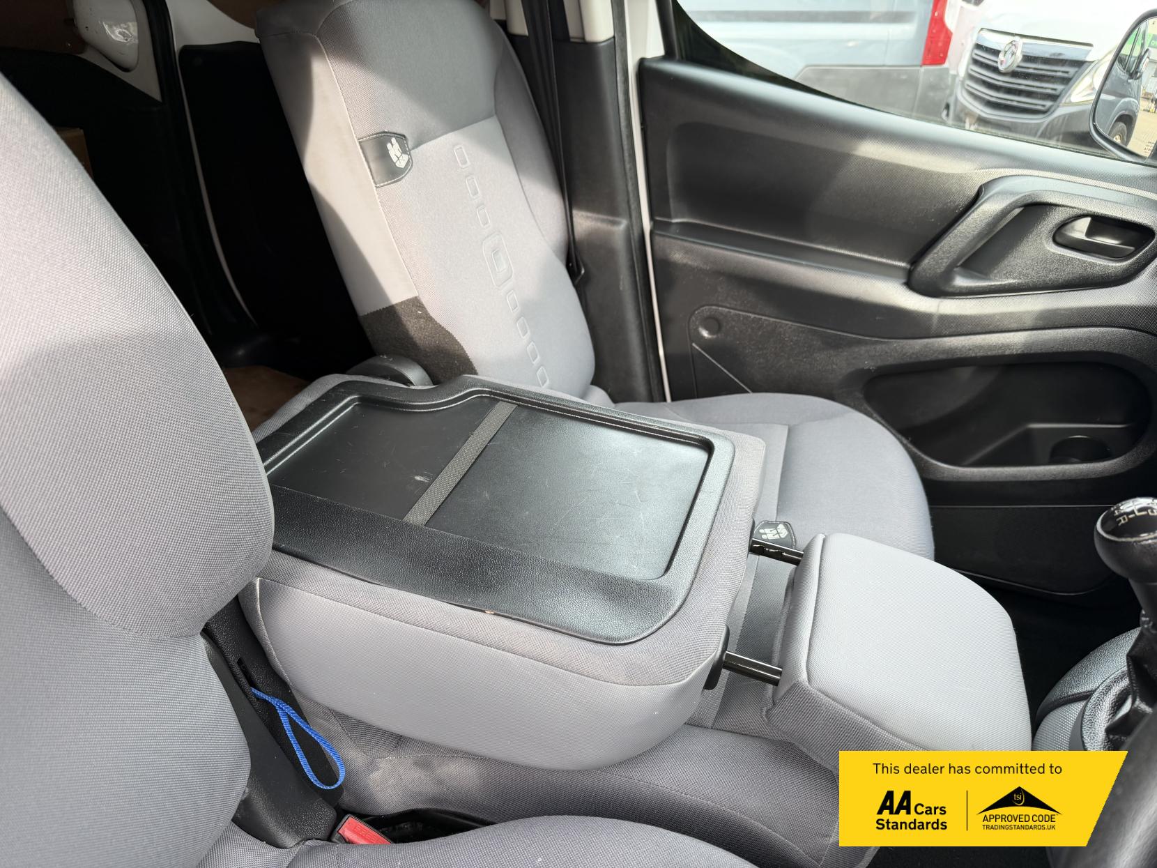 Citroen Berlingo 1.6 HDi 625 Enterprise Panel Van 5dr Diesel Manual L1 (131 g/km, 75 bhp)