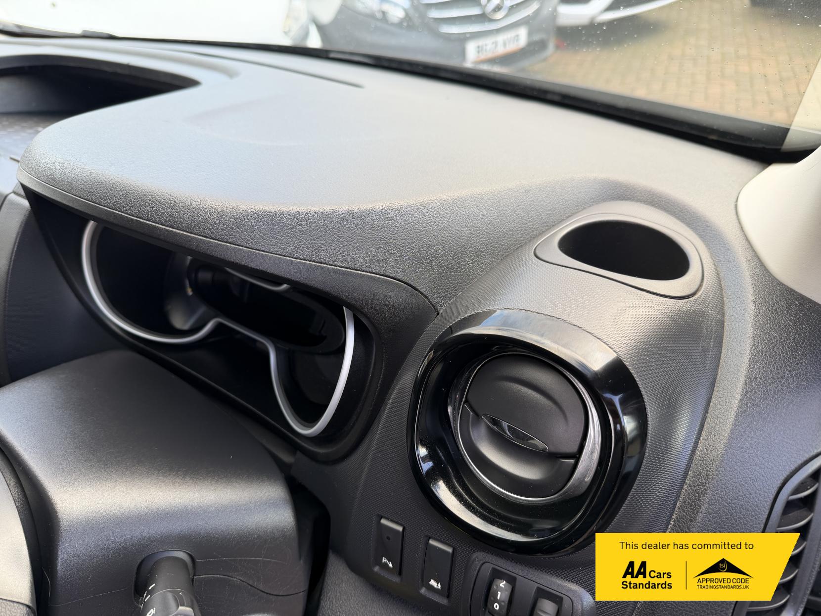 Vauxhall Vivaro 1.6 CDTi 2900 BiTurbo ecoFLEX Sportive Panel Van 5dr Diesel Manual L2 H1 Euro 5 (s/s) (120 ps)