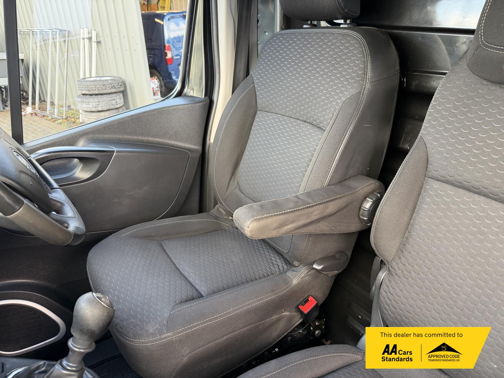 Vauxhall Vivaro 1.6 CDTi 2900 BiTurbo ecoFLEX Sportive Panel Van 5dr Diesel Manual L2 H1 Euro 5 (s/s) (120 ps)