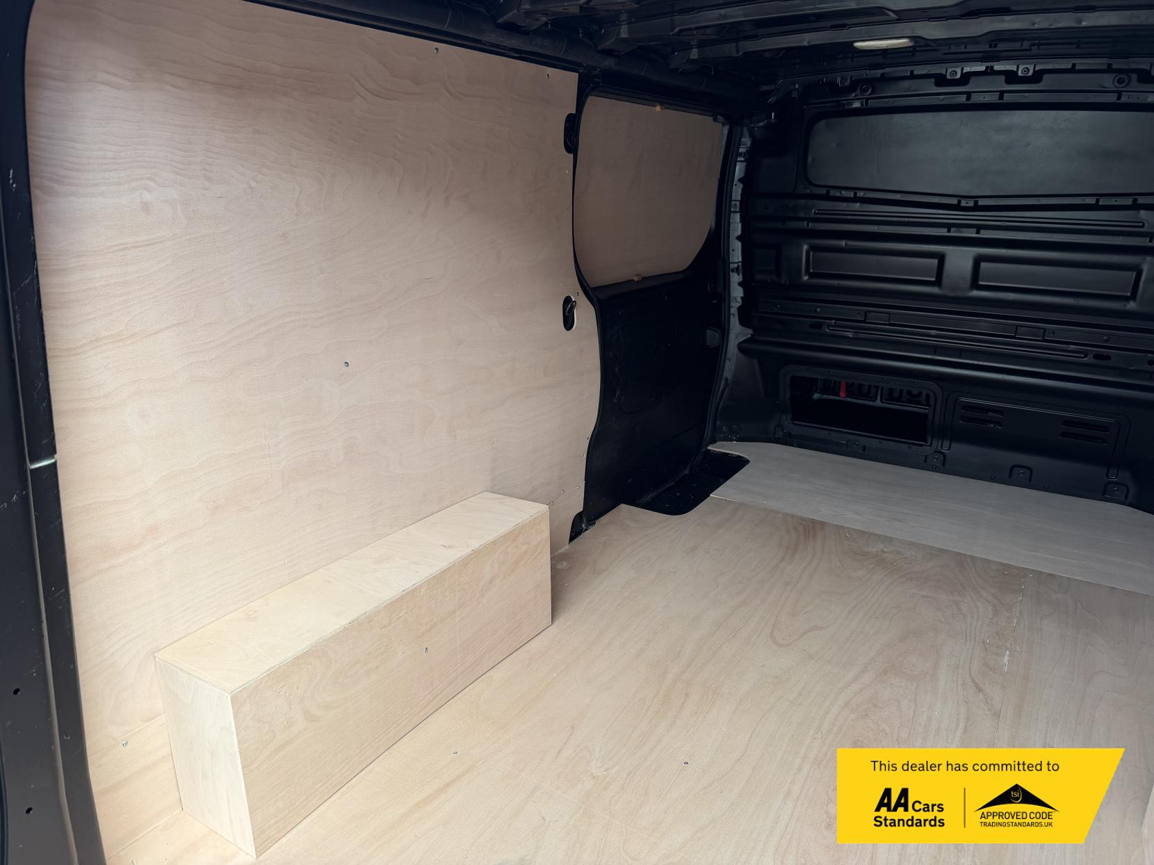 Vauxhall Vivaro 1.6 CDTi 2900 BiTurbo ecoFLEX Sportive Panel Van 5dr Diesel Manual L2 H1 Euro 5 (s/s) (120 ps)