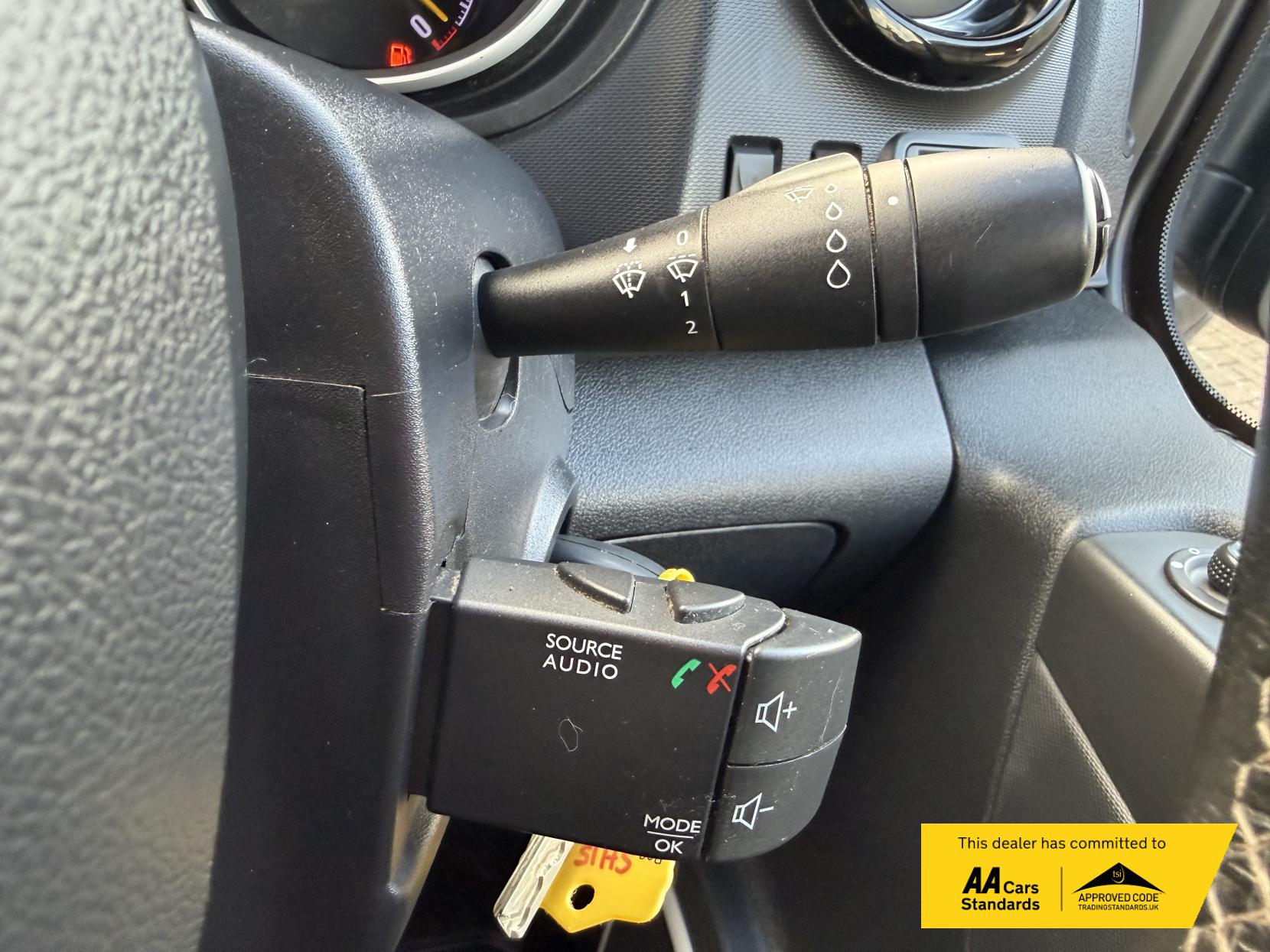 Vauxhall Vivaro 1.6 CDTi 2900 BiTurbo ecoFLEX Sportive Panel Van 5dr Diesel Manual L2 H1 Euro 5 (s/s) (120 ps)