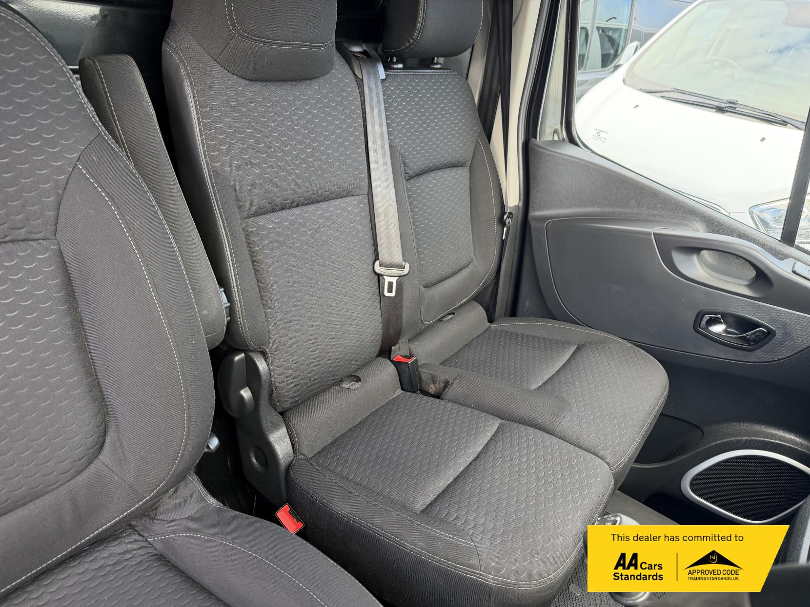 Vauxhall Vivaro 1.6 CDTi 2900 BiTurbo ecoFLEX Sportive Panel Van 5dr Diesel Manual L2 H1 Euro 5 (s/s) (120 ps)