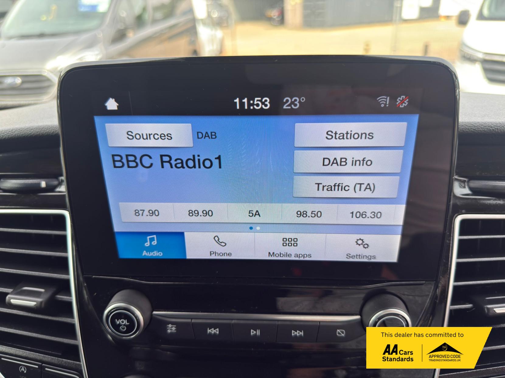 2023 Ford Transit Custom 2.0 280 EcoBlue Limited Panel Van 5dr Diesel Manual L1 H1 Euro 6 (s/s) (130 ps) - Thumbnail 17