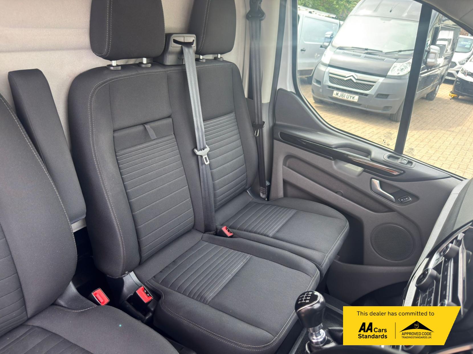 2023 Ford Transit Custom 2.0 280 EcoBlue Limited Panel Van 5dr Diesel Manual L1 H1 Euro 6 (s/s) (130 ps) - Thumbnail 38