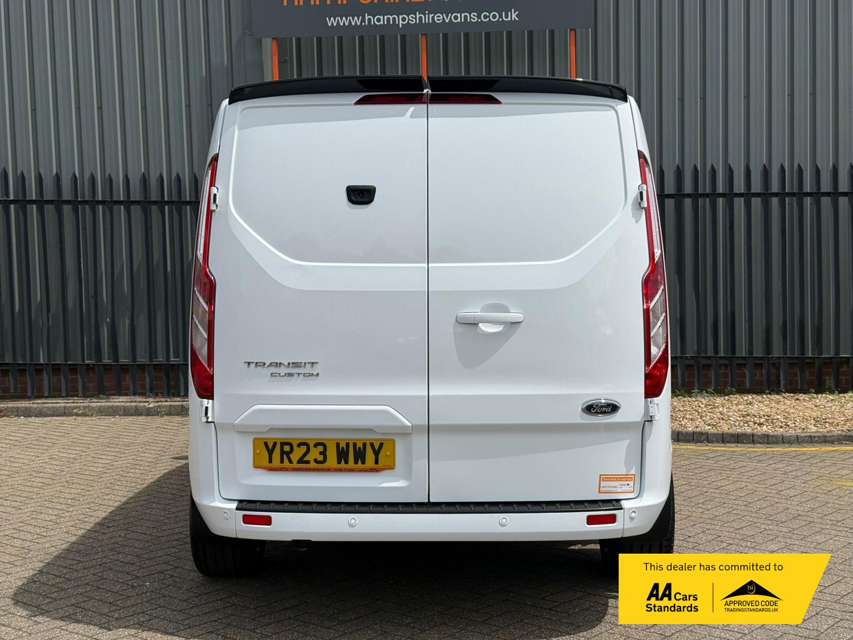 2023 Ford Transit Custom 2.0 280 EcoBlue Limited Panel Van 5dr Diesel Manual L1 H1 Euro 6 (s/s) (130 ps) - Thumbnail 8