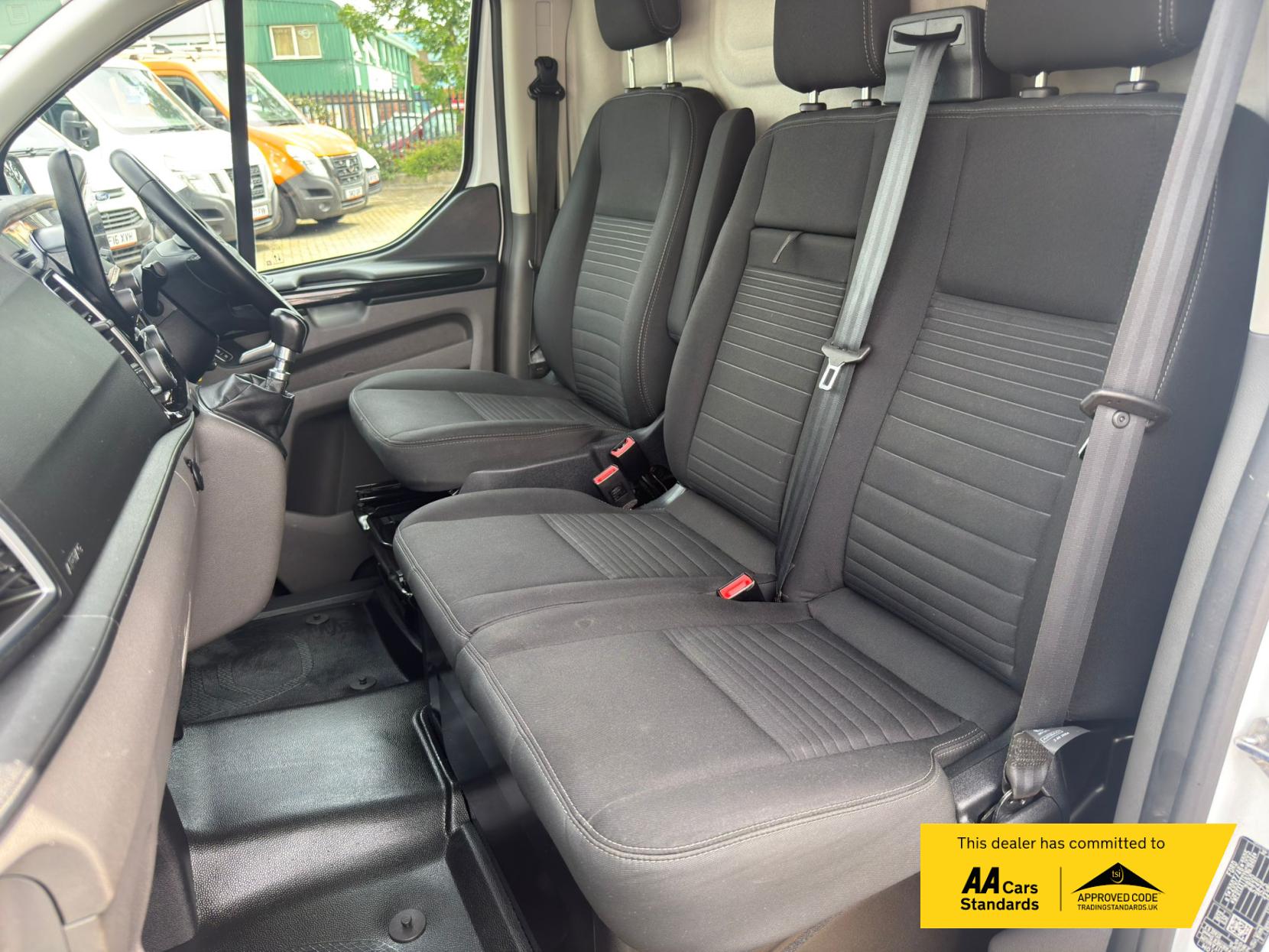 2023 Ford Transit Custom 2.0 280 EcoBlue Limited Panel Van 5dr Diesel Manual L1 H1 Euro 6 (s/s) (130 ps) - Thumbnail 48