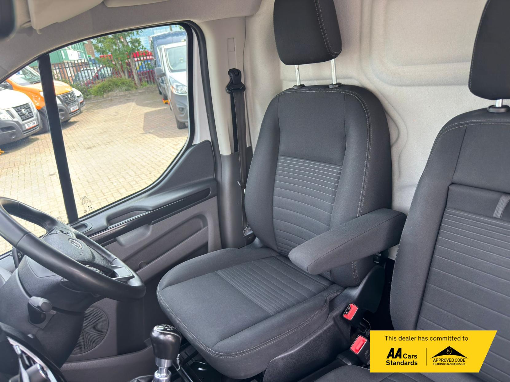 2023 Ford Transit Custom 2.0 280 EcoBlue Limited Panel Van 5dr Diesel Manual L1 H1 Euro 6 (s/s) (130 ps) - Thumbnail 47